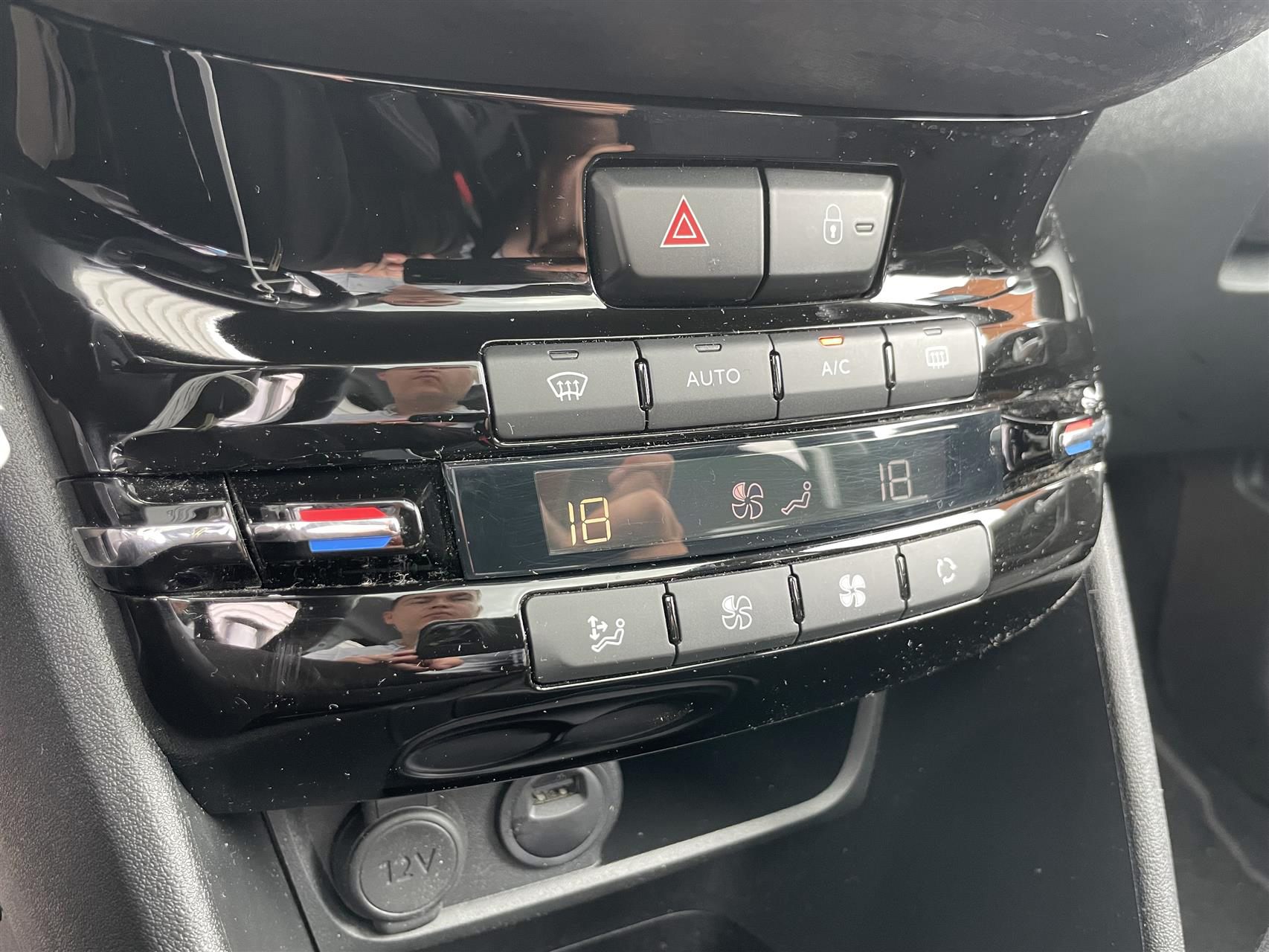 Billede af Peugeot 208 1,5 BlueHDi Prestige Sky 100HK 5d