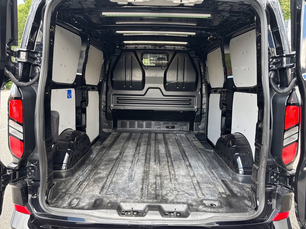 Billede af Ford Transit Custom 300 L1H1 2,0 EcoBlue Limited 170HK Van 8g Aut.
