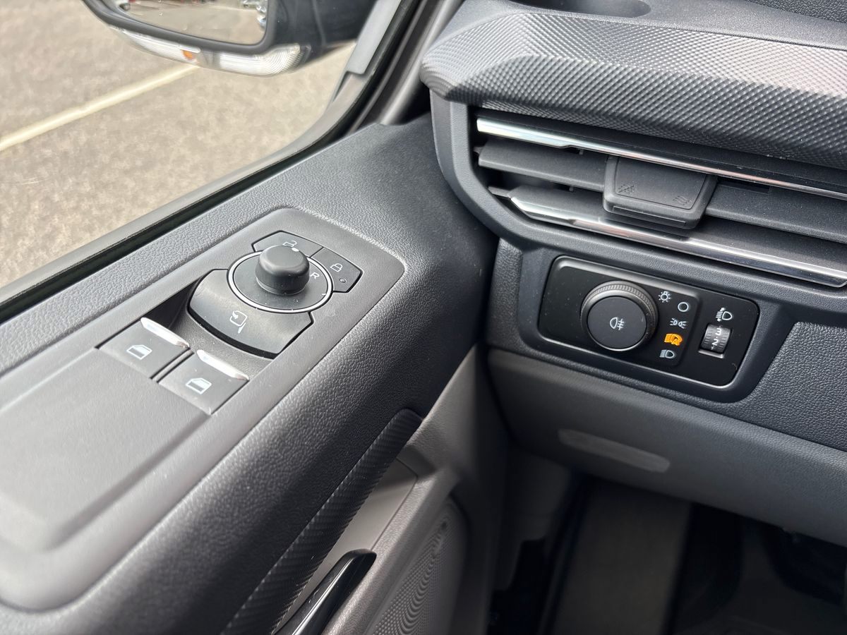 Billede af Ford Transit Custom 300 L1H1 2,0 EcoBlue Limited 170HK Van 8g Aut.