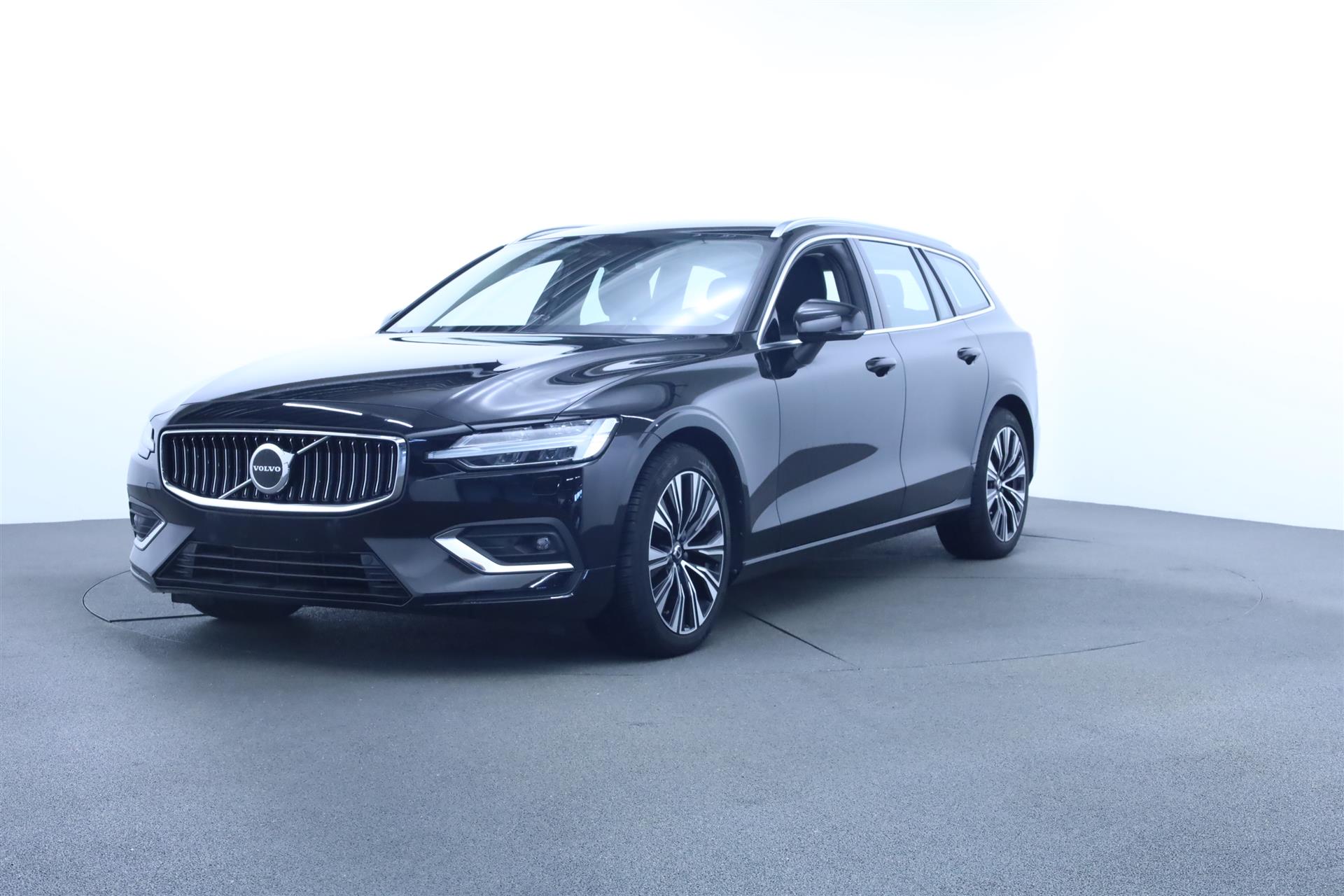 Billede af Volvo V60 2,0 B4  Mild hybrid Plus 197HK Stc 8g Aut.