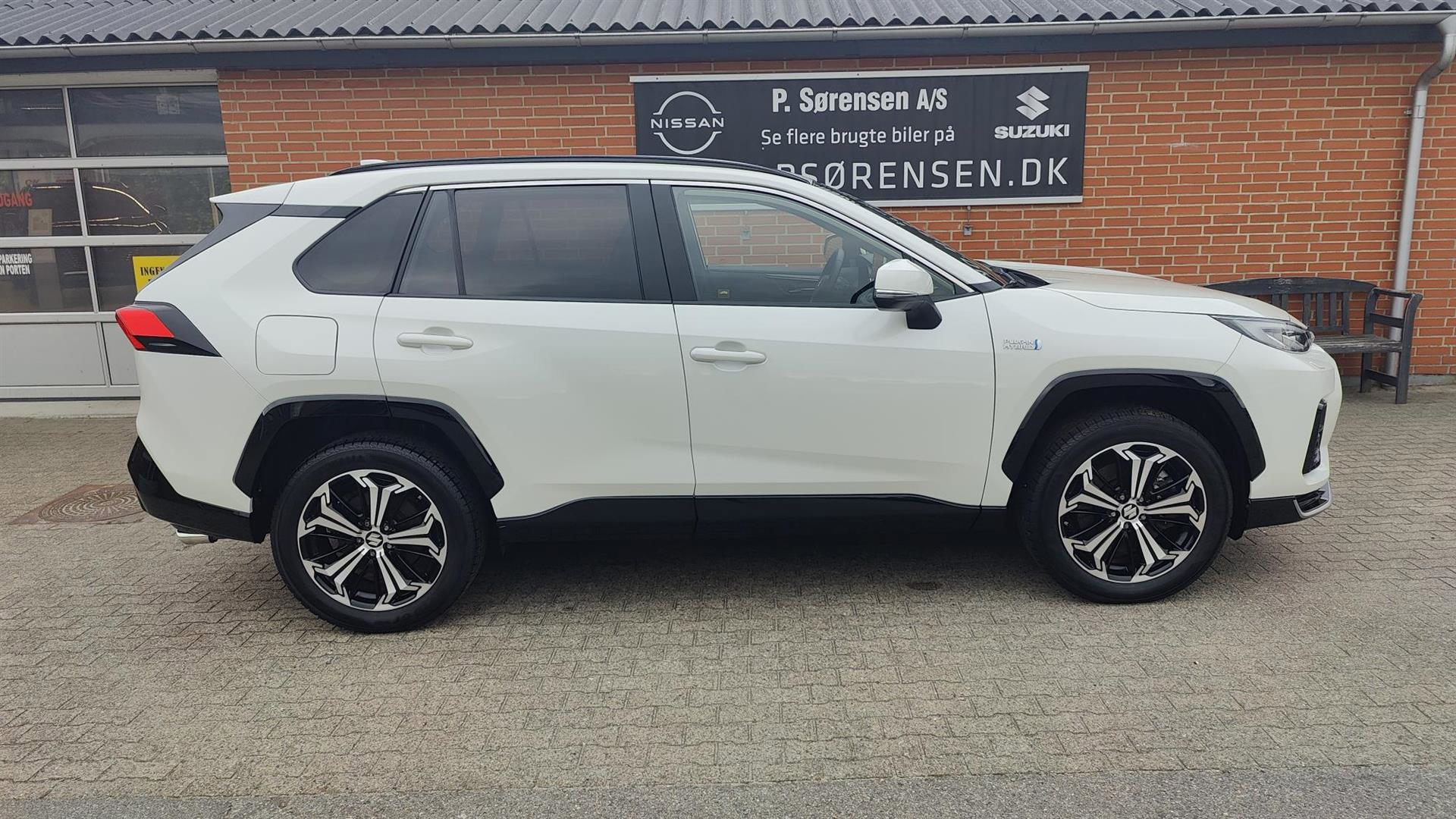 Billede af Suzuki Across 2,5 B/EL Adventure 4x4 E-CVT 306HK 5d Trinl. Gear 