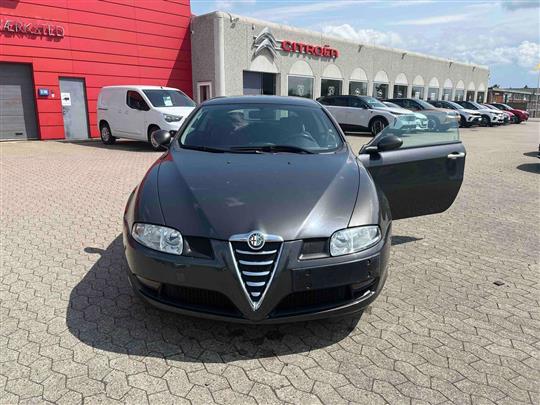 Alfa Romeo GT 2,0 JTS Lusso 165HK 3d