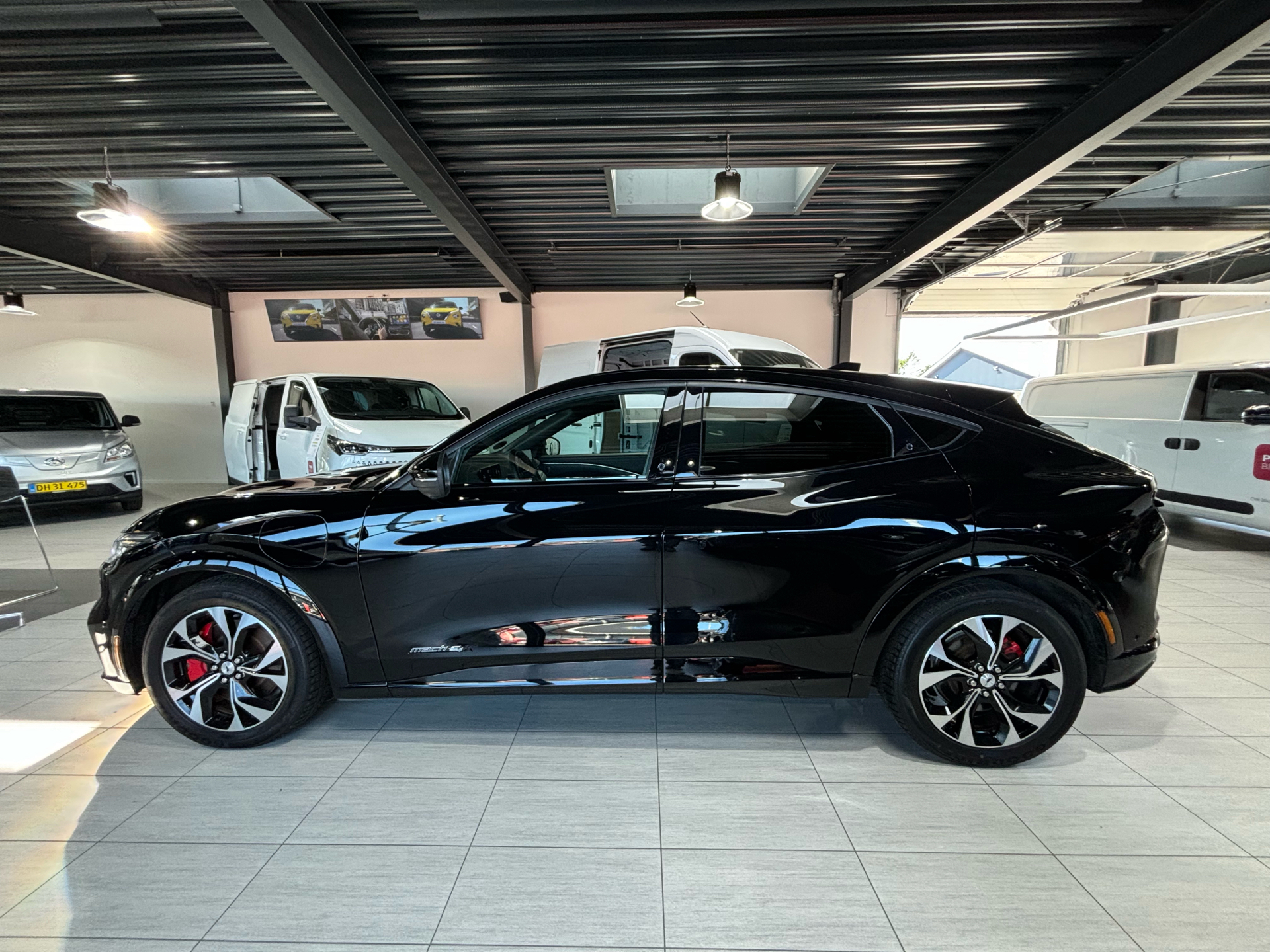 Billede af Ford Mustang Mach-E EL UR AWD 351HK 5d Aut.