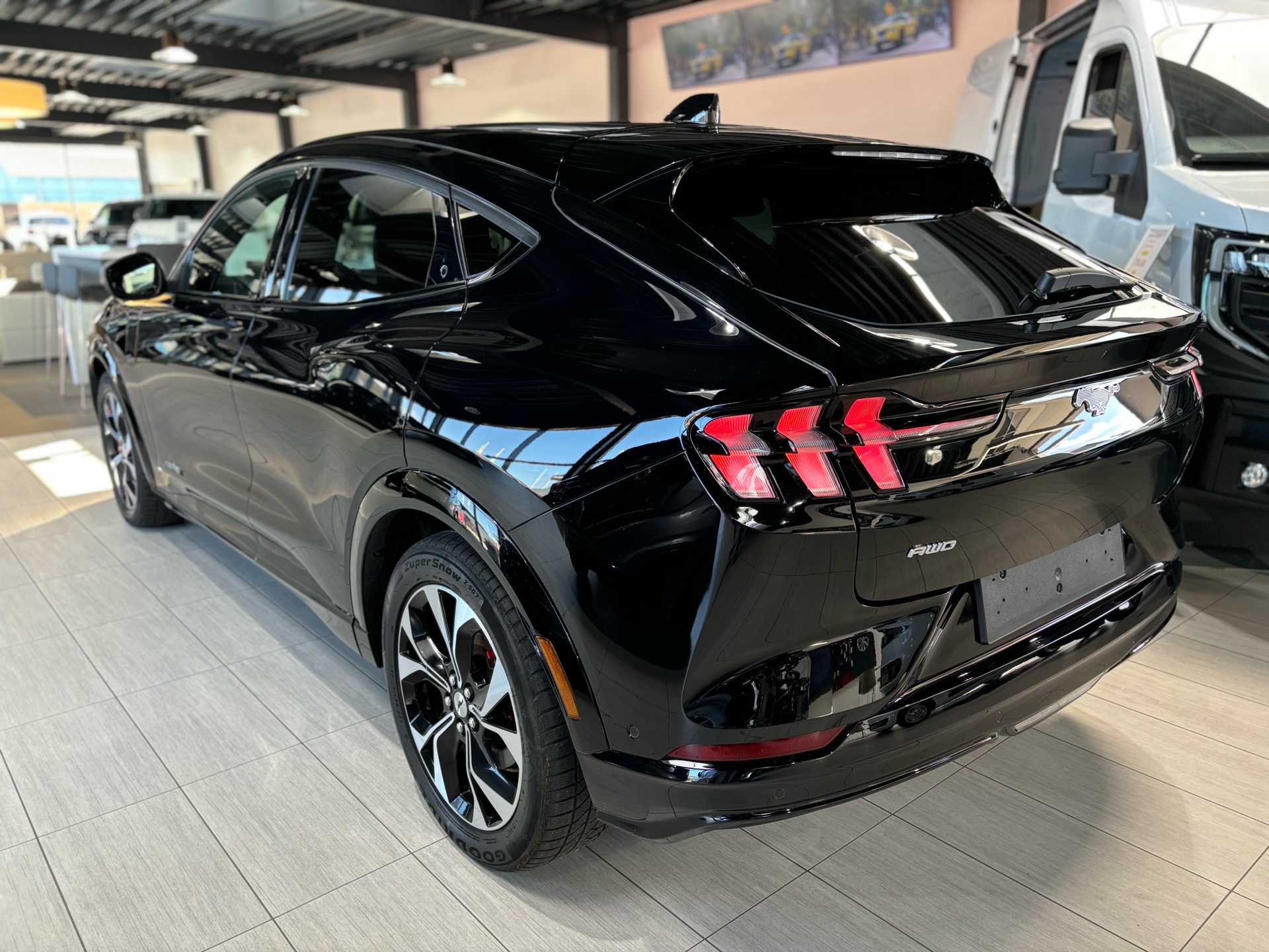 Billede af Ford Mustang Mach-E EL UR AWD 351HK 5d Aut.