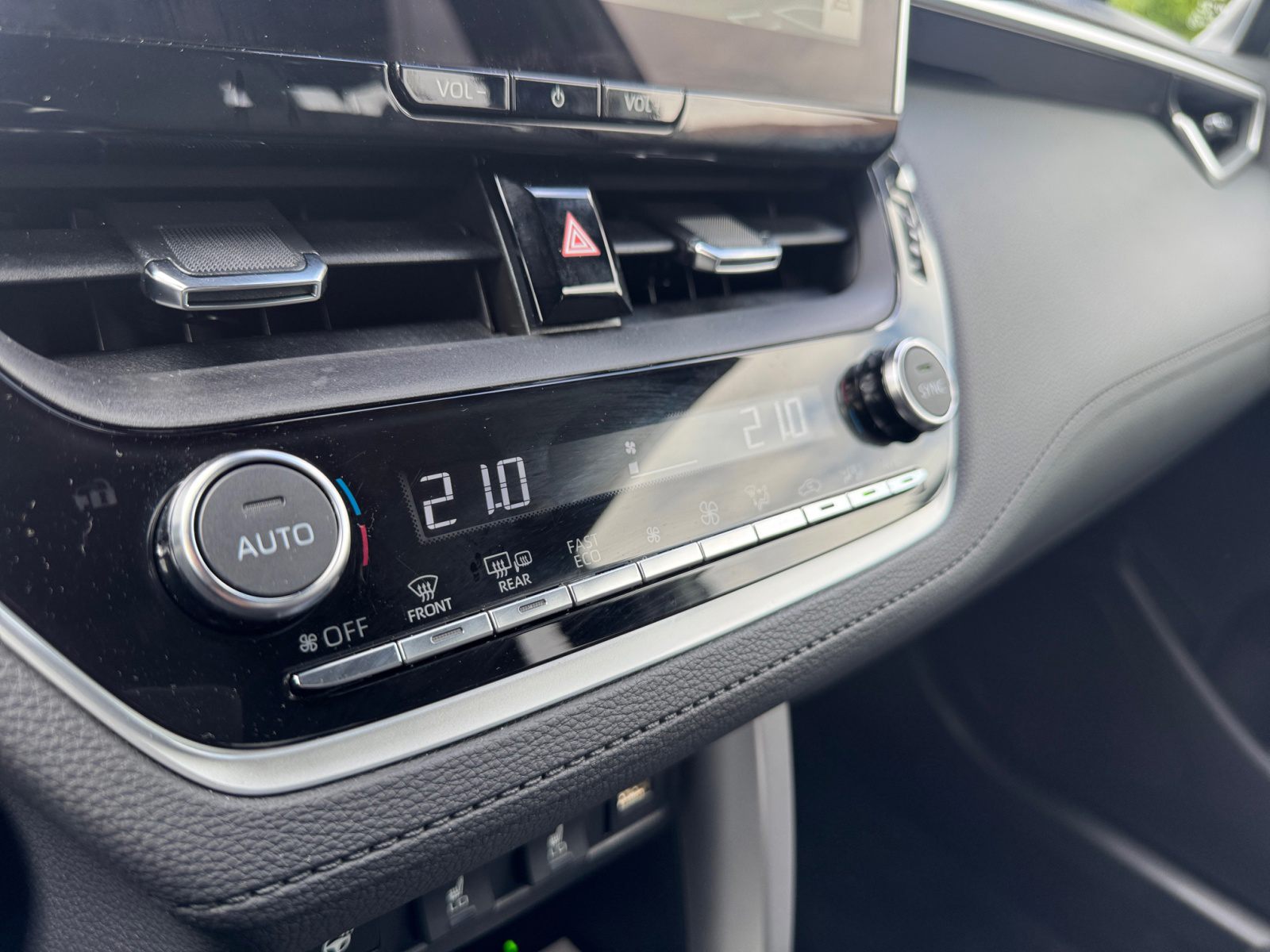 Billede af Toyota Corolla Cross 1,8 Hybrid Style Comfort 140HK 5d Aut.