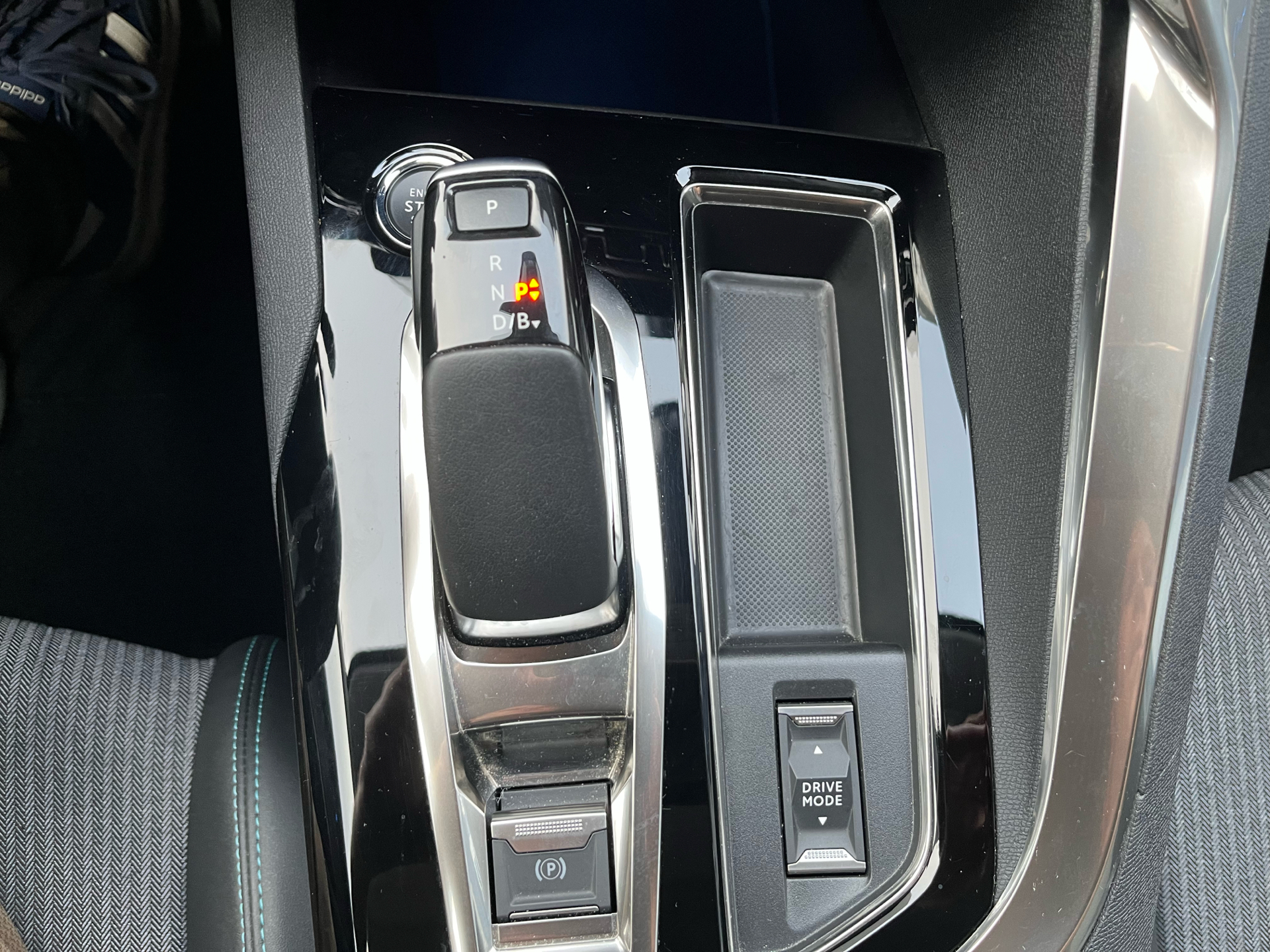 Billede af Peugeot 3008 1,6 PureTech  Plugin-hybrid Selection Sport EAT8 225HK 5d 8g Aut.