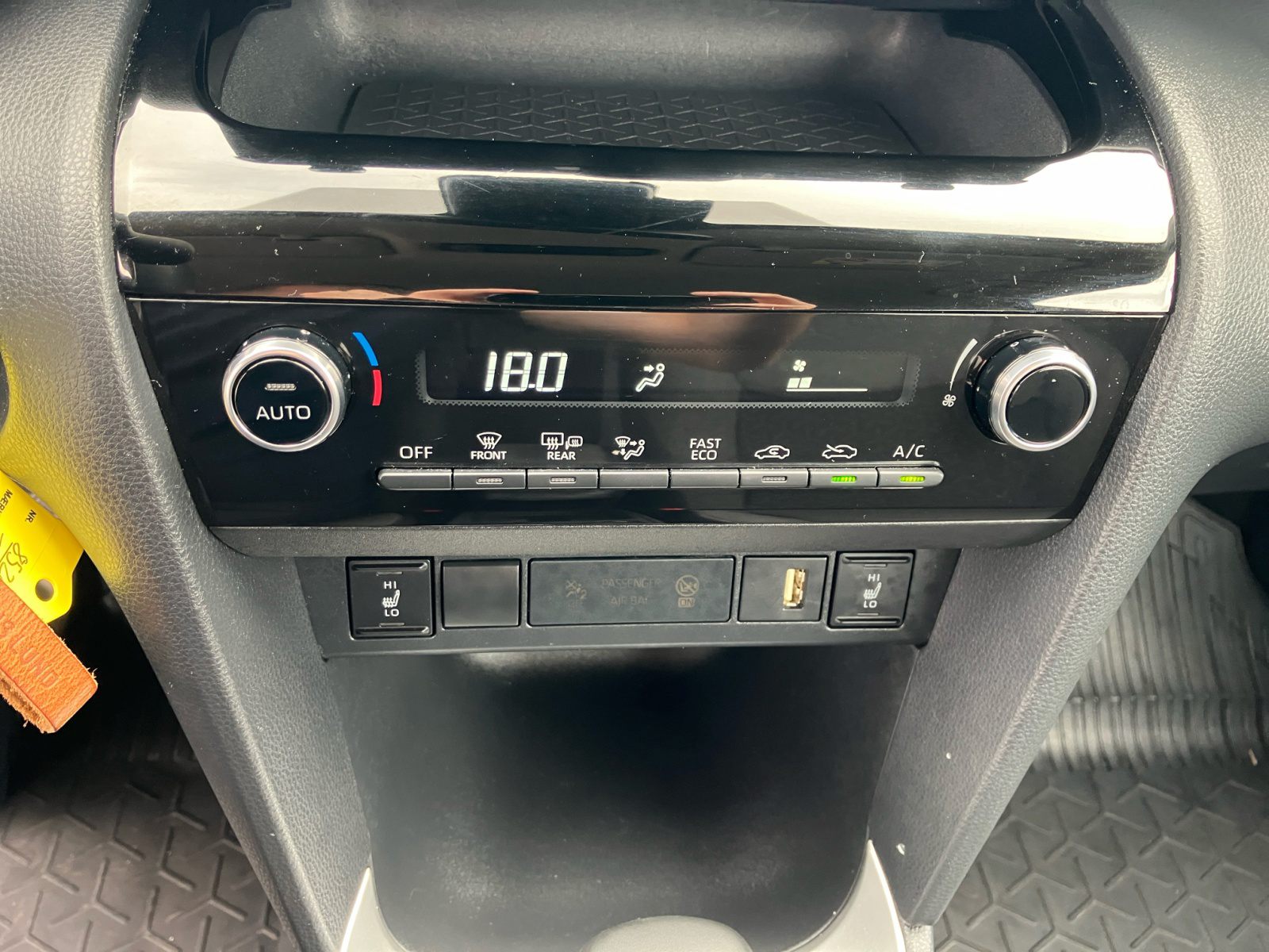 Billede af Toyota Yaris Cross 1,5 Hybrid Essential Comfort 116HK 5d Trinl. Gear