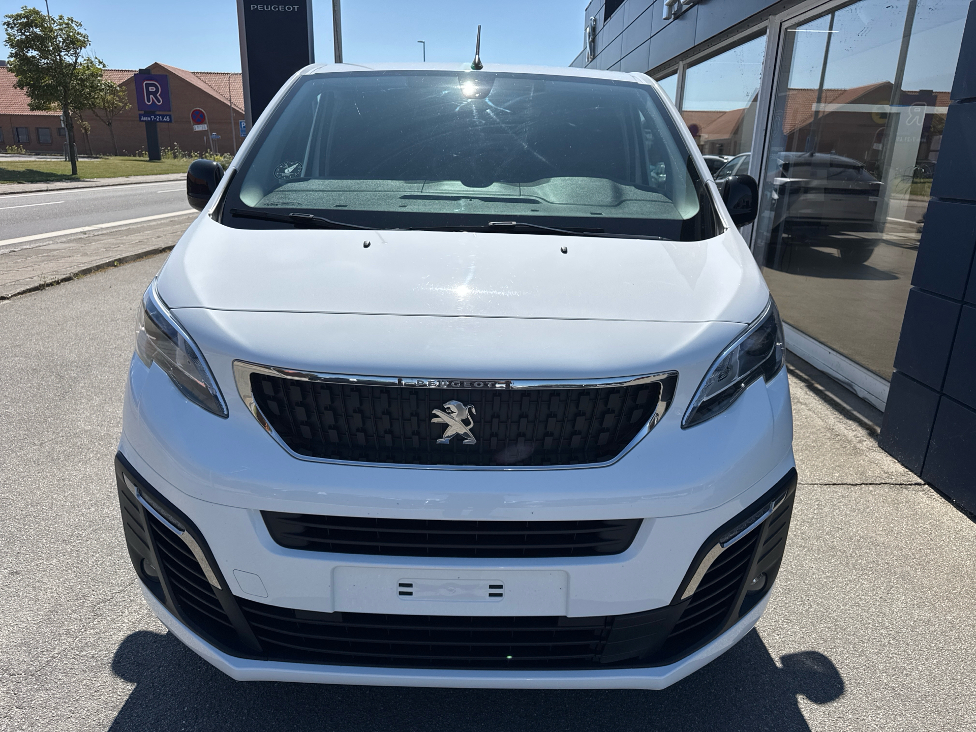 Billede af Peugeot Expert L2 2,0 BlueHDi Premium Pro EAT8 144HK Van 8g Aut.