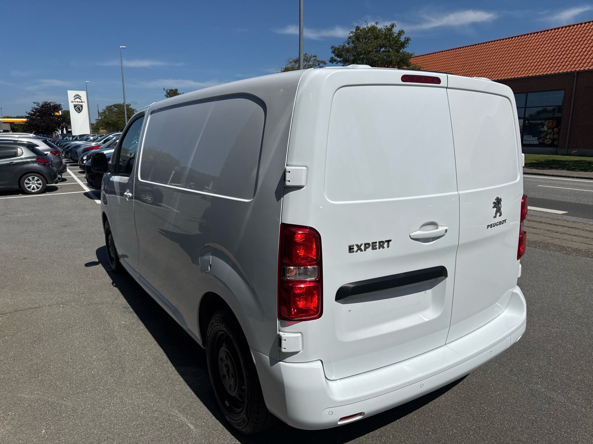 Billede af Peugeot Expert L2 2,0 BlueHDi Premium Pro EAT8 144HK Van 8g Aut.