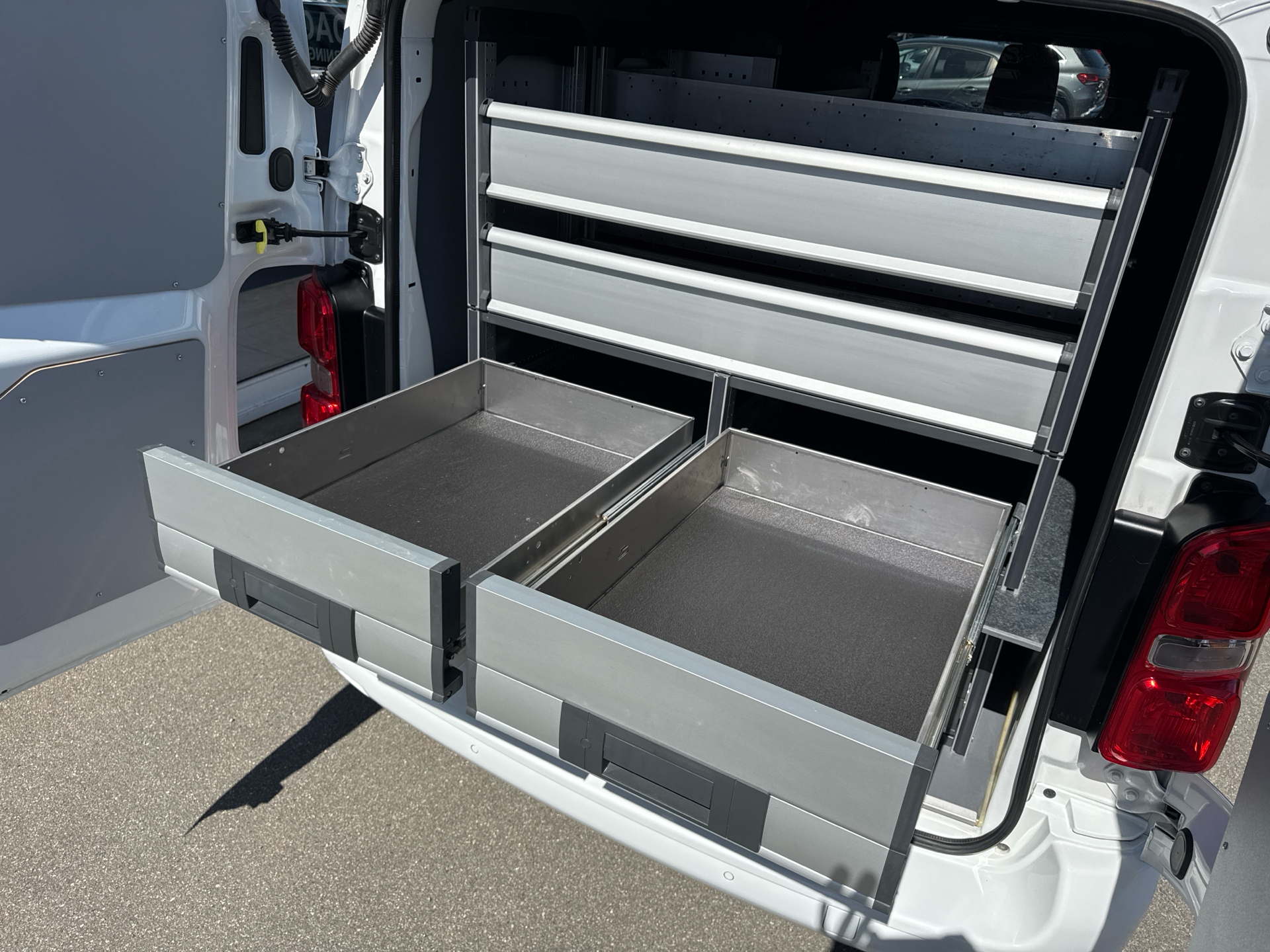 Billede af Peugeot Expert L2 2,0 BlueHDi Premium Pro EAT8 144HK Van 8g Aut.