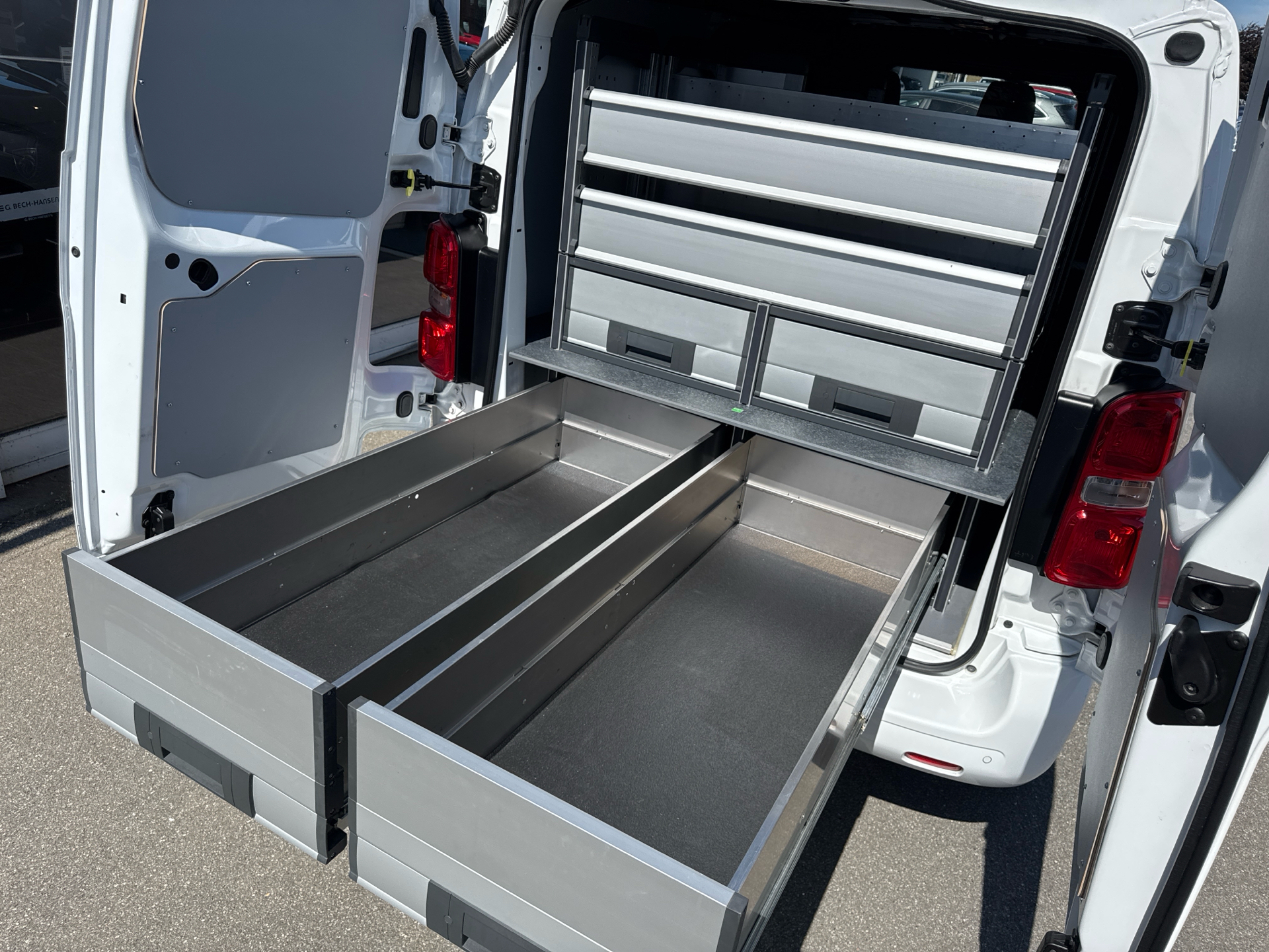 Billede af Peugeot Expert L2 2,0 BlueHDi Premium Pro EAT8 144HK Van 8g Aut.