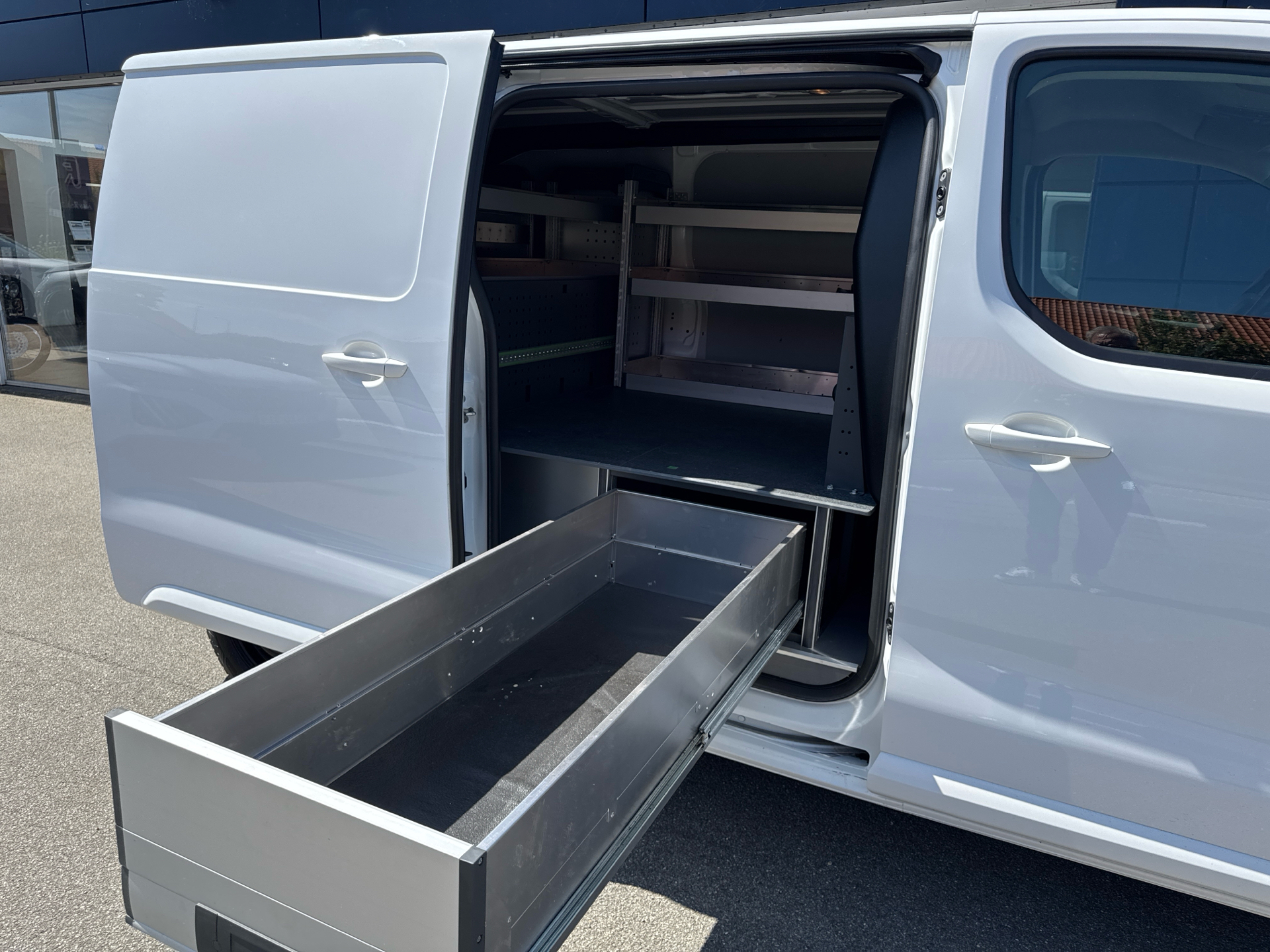 Billede af Peugeot Expert L2 2,0 BlueHDi Premium Pro EAT8 144HK Van 8g Aut.
