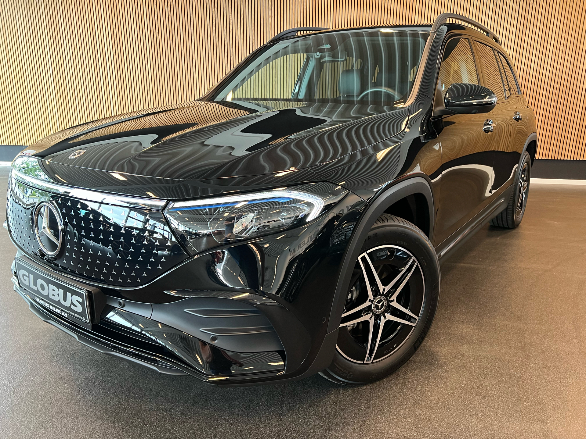 Billede af Mercedes-Benz EQB 300 EL AMG Line 7 Pers. 4Matic 228HK 5d Aut.