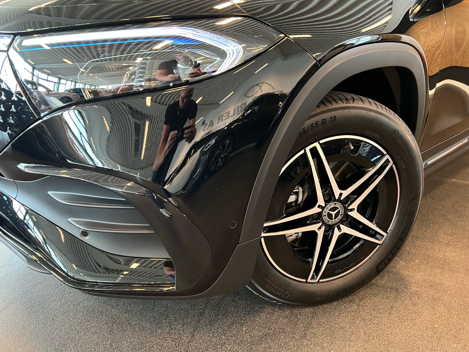 Billede af Mercedes-Benz EQB 300 EL AMG Line 7 Pers. 4Matic 228HK 5d Aut.
