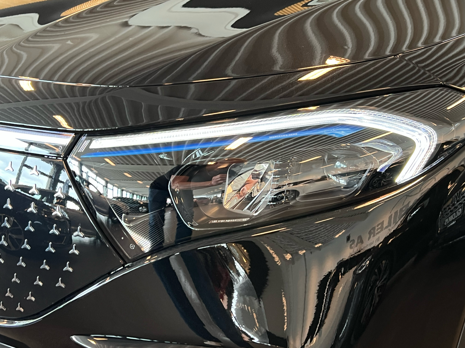 Billede af Mercedes-Benz EQB 300 EL AMG Line 7 Pers. 4Matic 228HK 5d Aut.