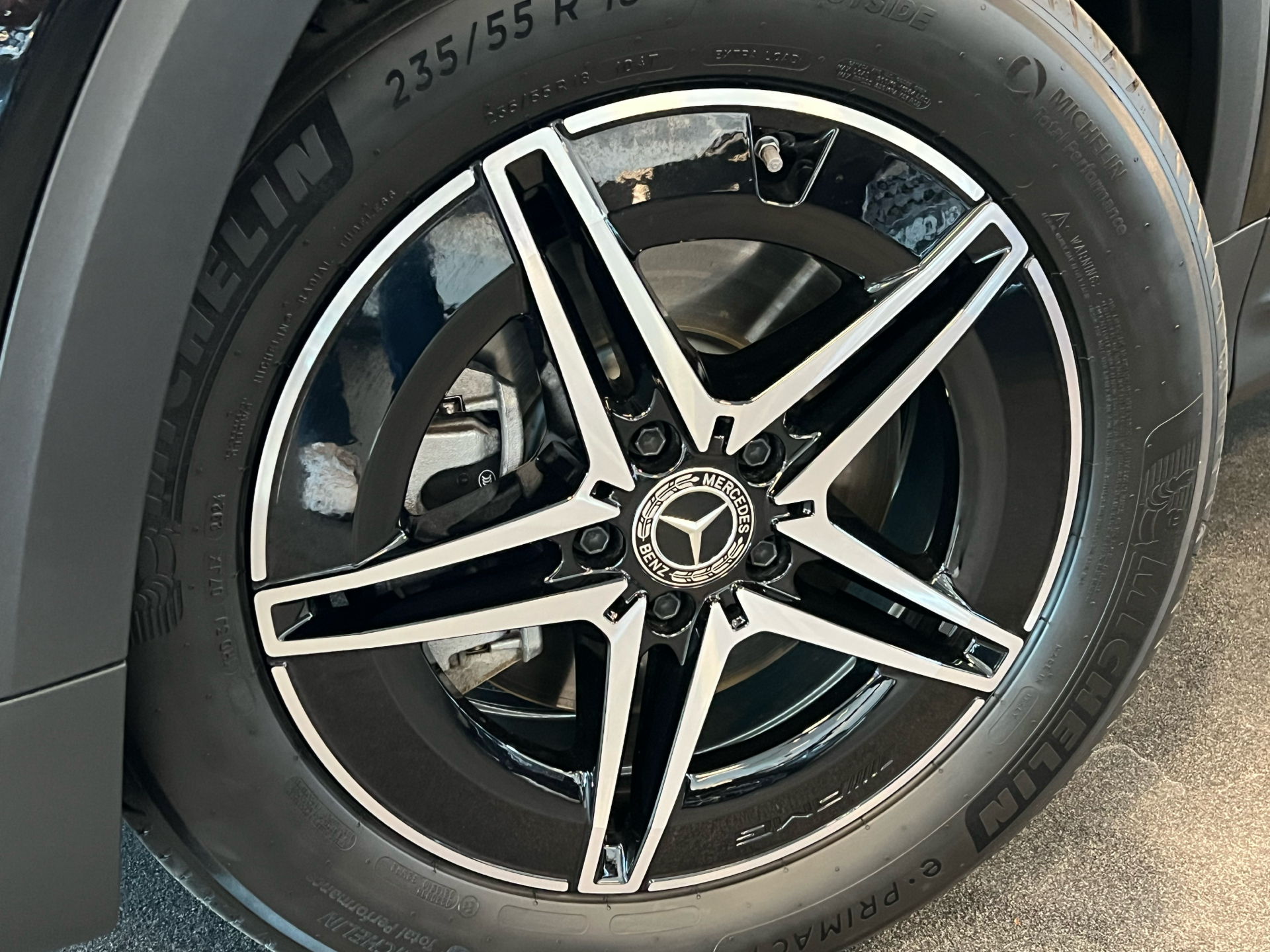 Billede af Mercedes-Benz EQB 300 EL AMG Line 7 Pers. 4Matic 228HK 5d Aut.
