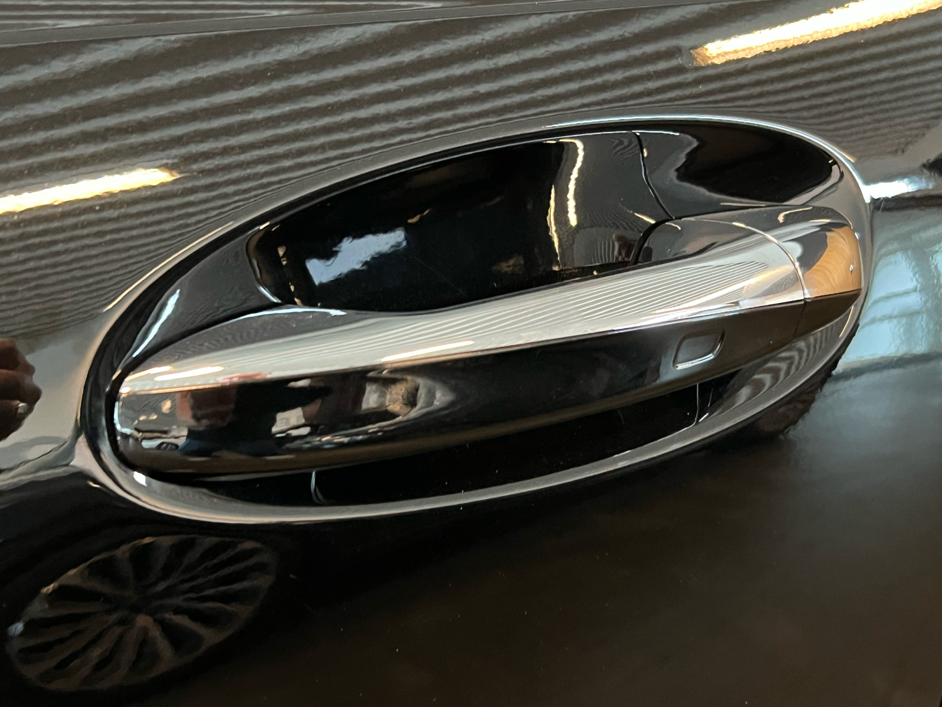 Billede af Mercedes-Benz EQB 300 EL AMG Line 7 Pers. 4Matic 228HK 5d Aut.