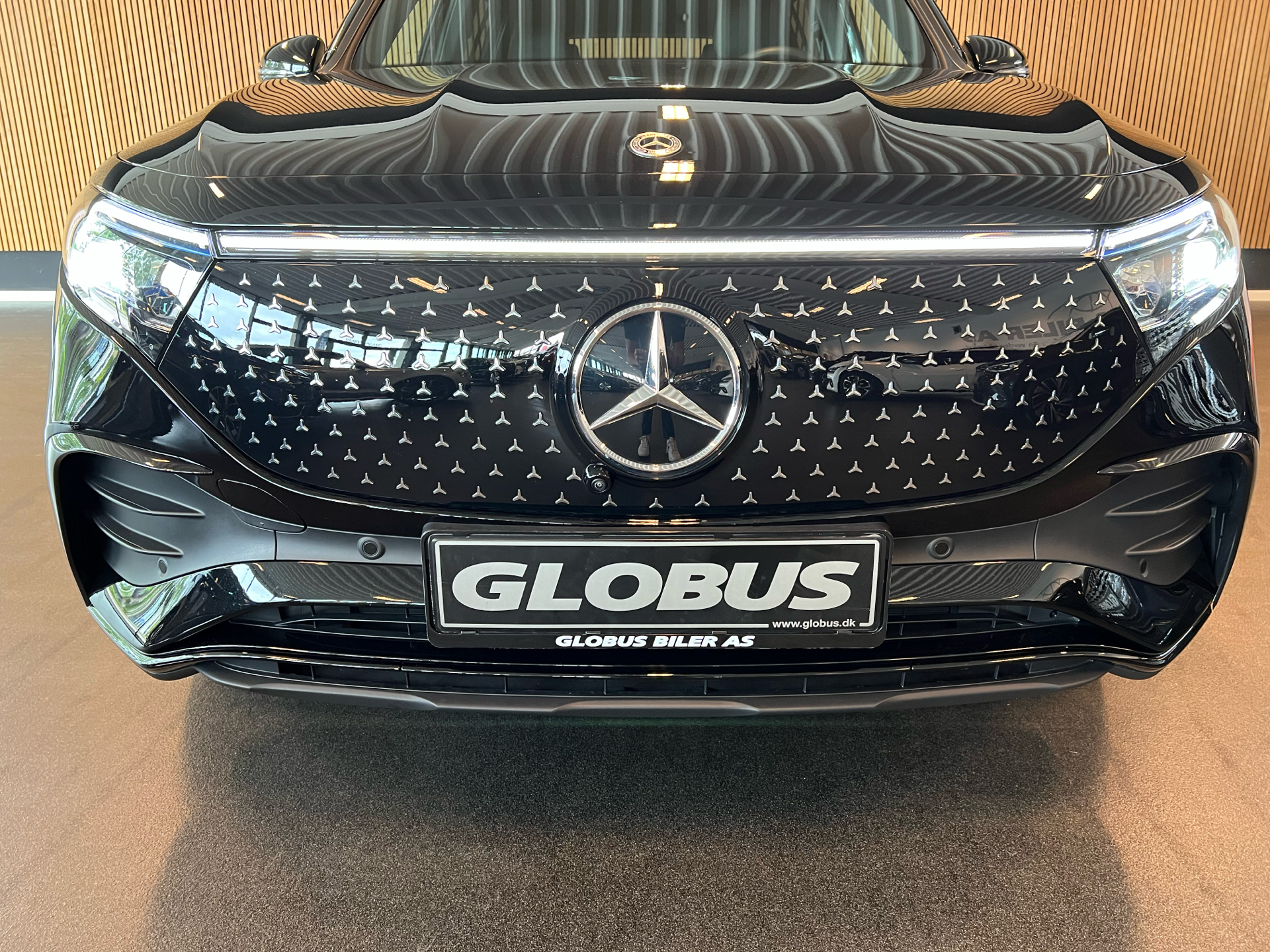 Billede af Mercedes-Benz EQB 300 EL AMG Line 7 Pers. 4Matic 228HK 5d Aut.