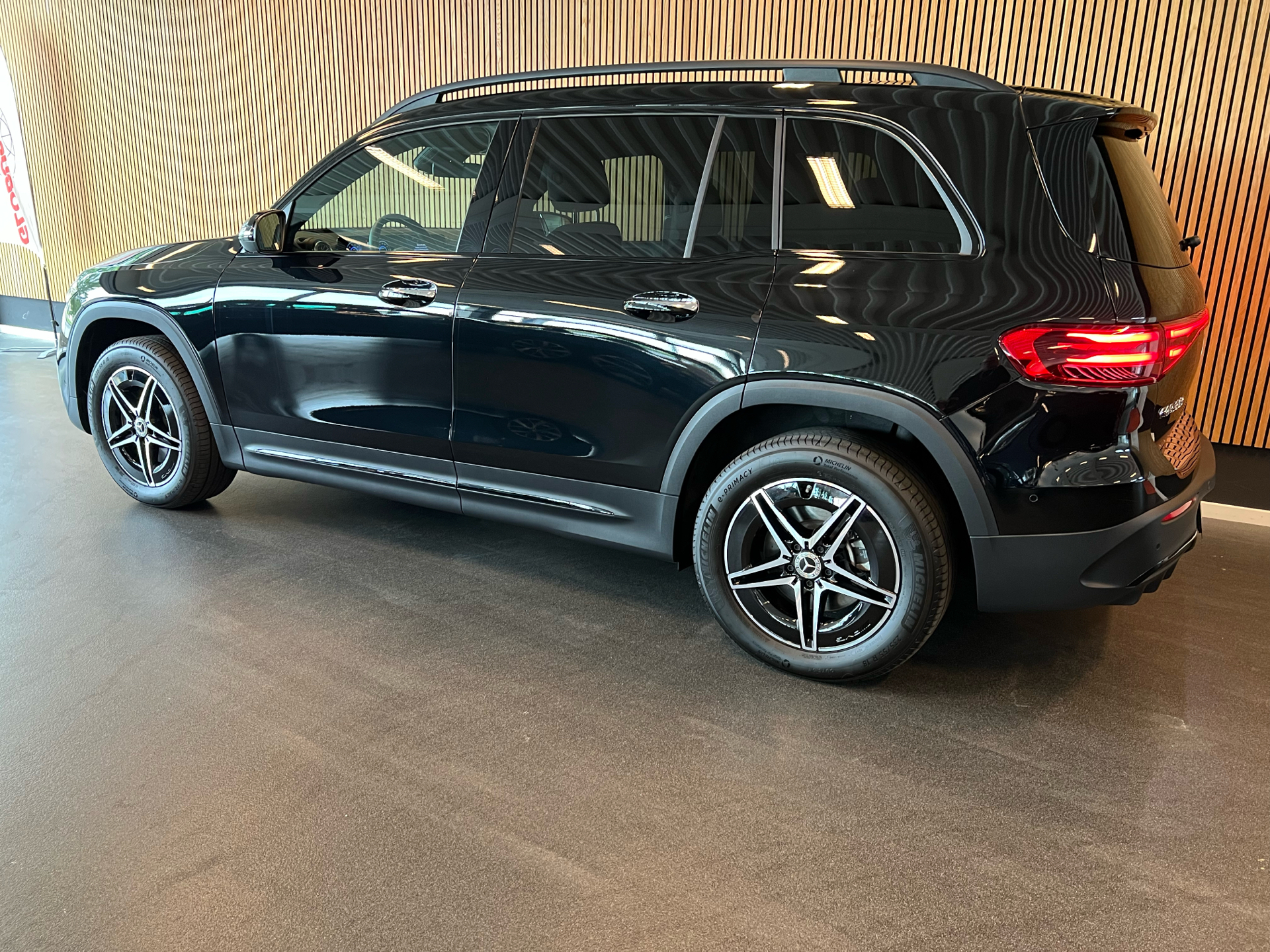 Billede af Mercedes-Benz EQB 300 EL AMG Line 7 Pers. 4Matic 228HK 5d Aut.