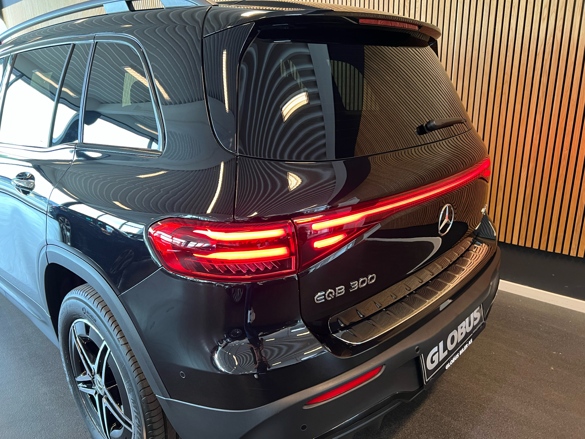 Billede af Mercedes-Benz EQB 300 EL AMG Line 7 Pers. 4Matic 228HK 5d Aut.