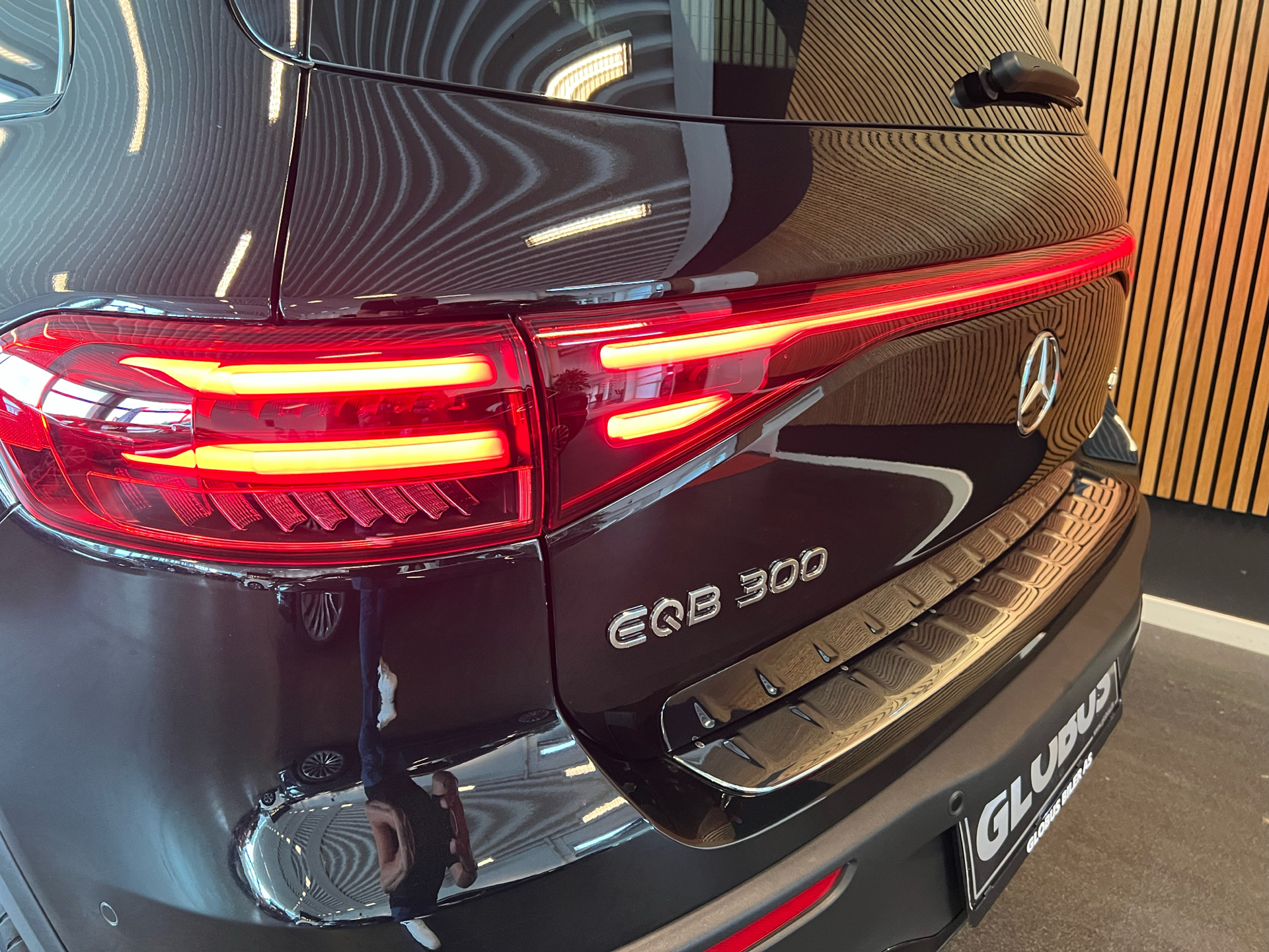 Billede af Mercedes-Benz EQB 300 EL AMG Line 7 Pers. 4Matic 228HK 5d Aut.