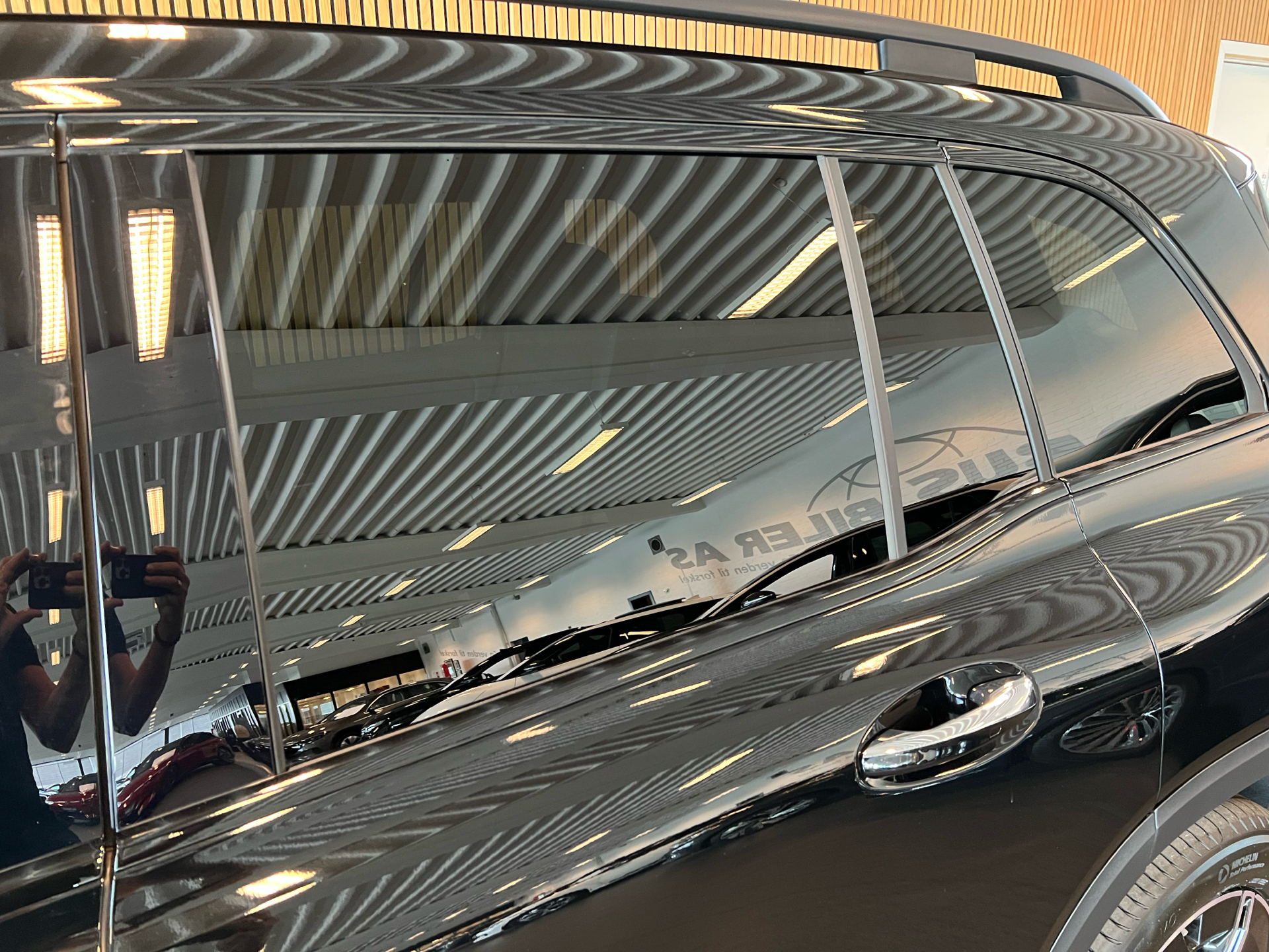 Billede af Mercedes-Benz EQB 300 EL AMG Line 7 Pers. 4Matic 228HK 5d Aut.