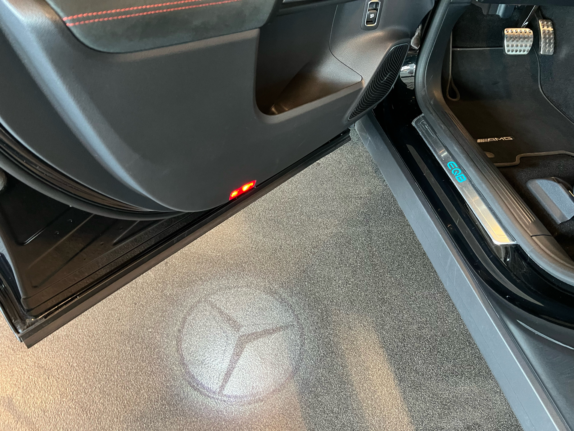 Billede af Mercedes-Benz EQB 300 EL AMG Line 7 Pers. 4Matic 228HK 5d Aut.