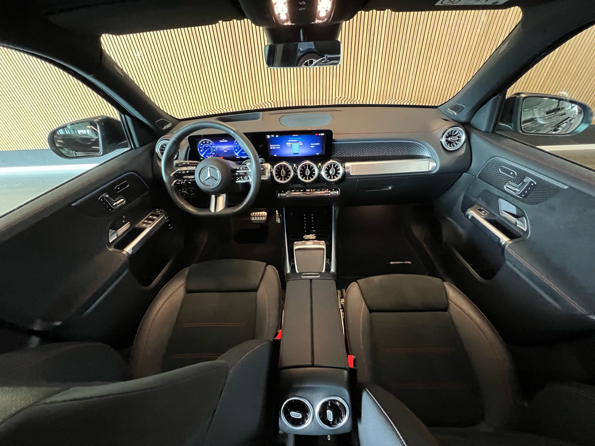 Billede af Mercedes-Benz EQB 300 EL AMG Line 7 Pers. 4Matic 228HK 5d Aut.