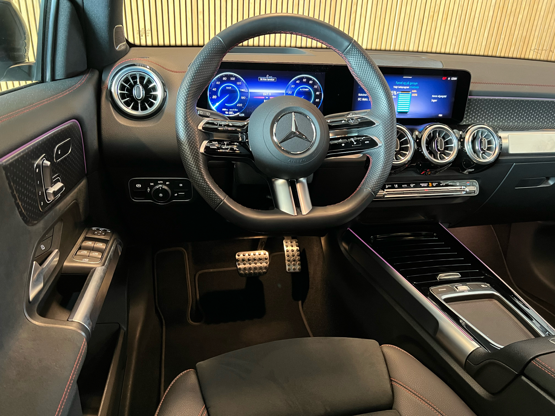 Billede af Mercedes-Benz EQB 300 EL AMG Line 7 Pers. 4Matic 228HK 5d Aut.