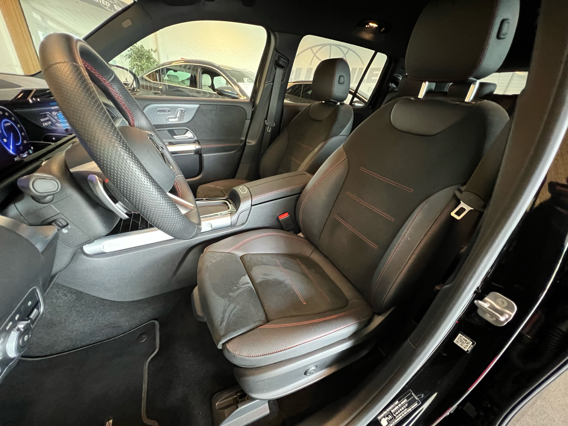 Billede af Mercedes-Benz EQB 300 EL AMG Line 7 Pers. 4Matic 228HK 5d Aut.