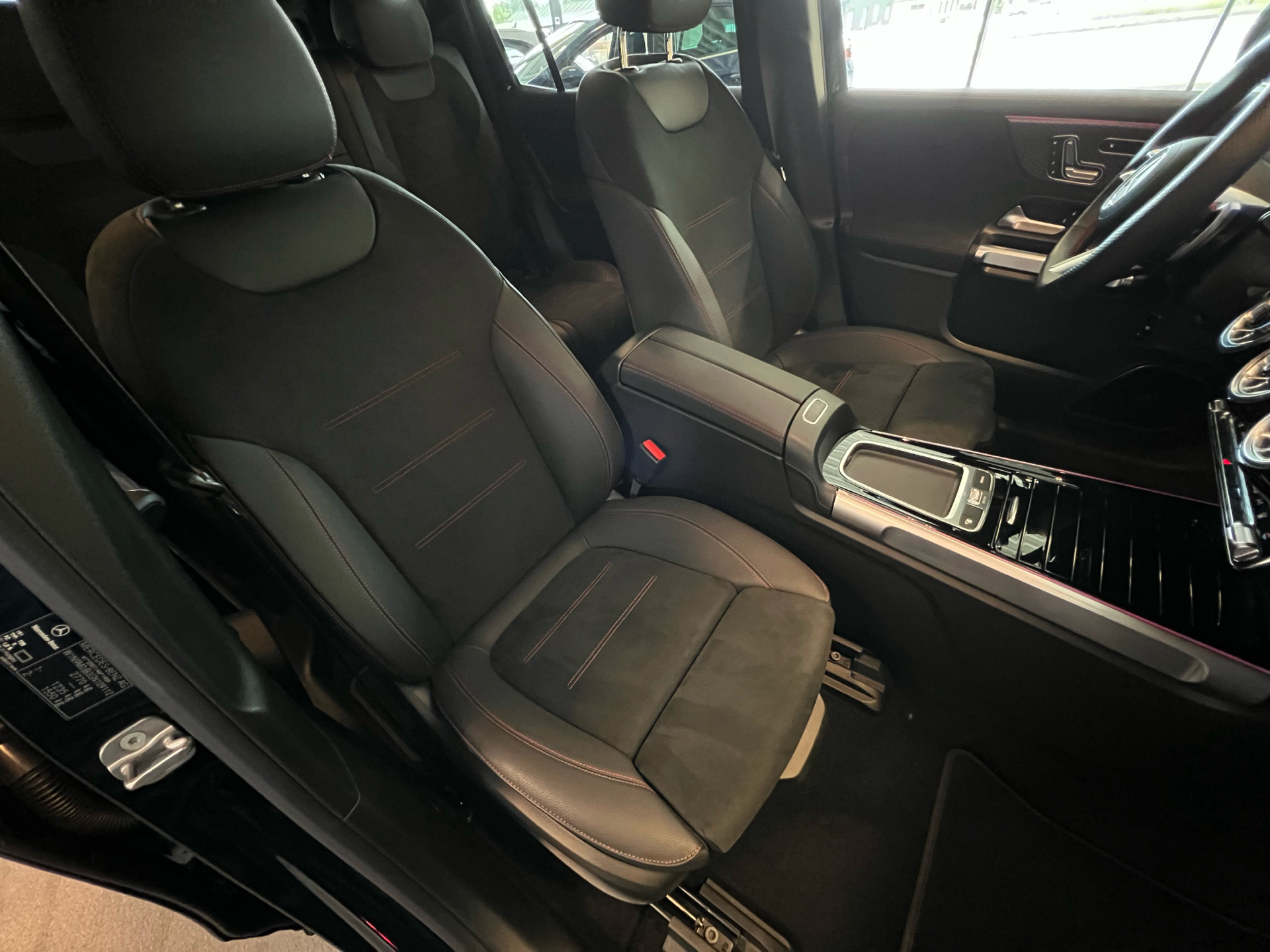 Billede af Mercedes-Benz EQB 300 EL AMG Line 7 Pers. 4Matic 228HK 5d Aut.