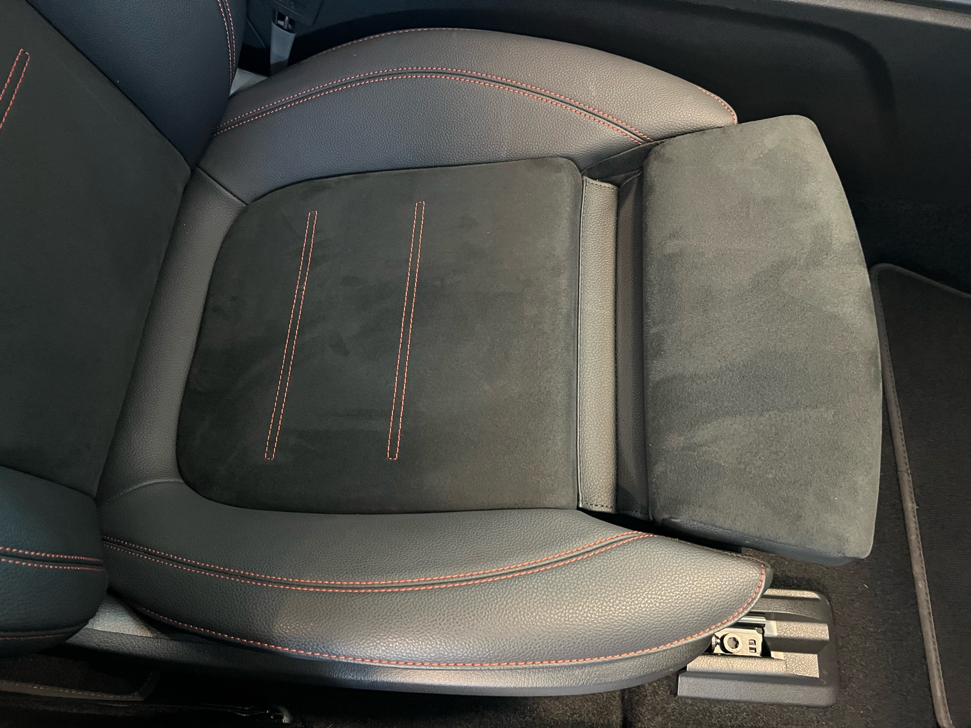 Billede af Mercedes-Benz EQB 300 EL AMG Line 7 Pers. 4Matic 228HK 5d Aut.