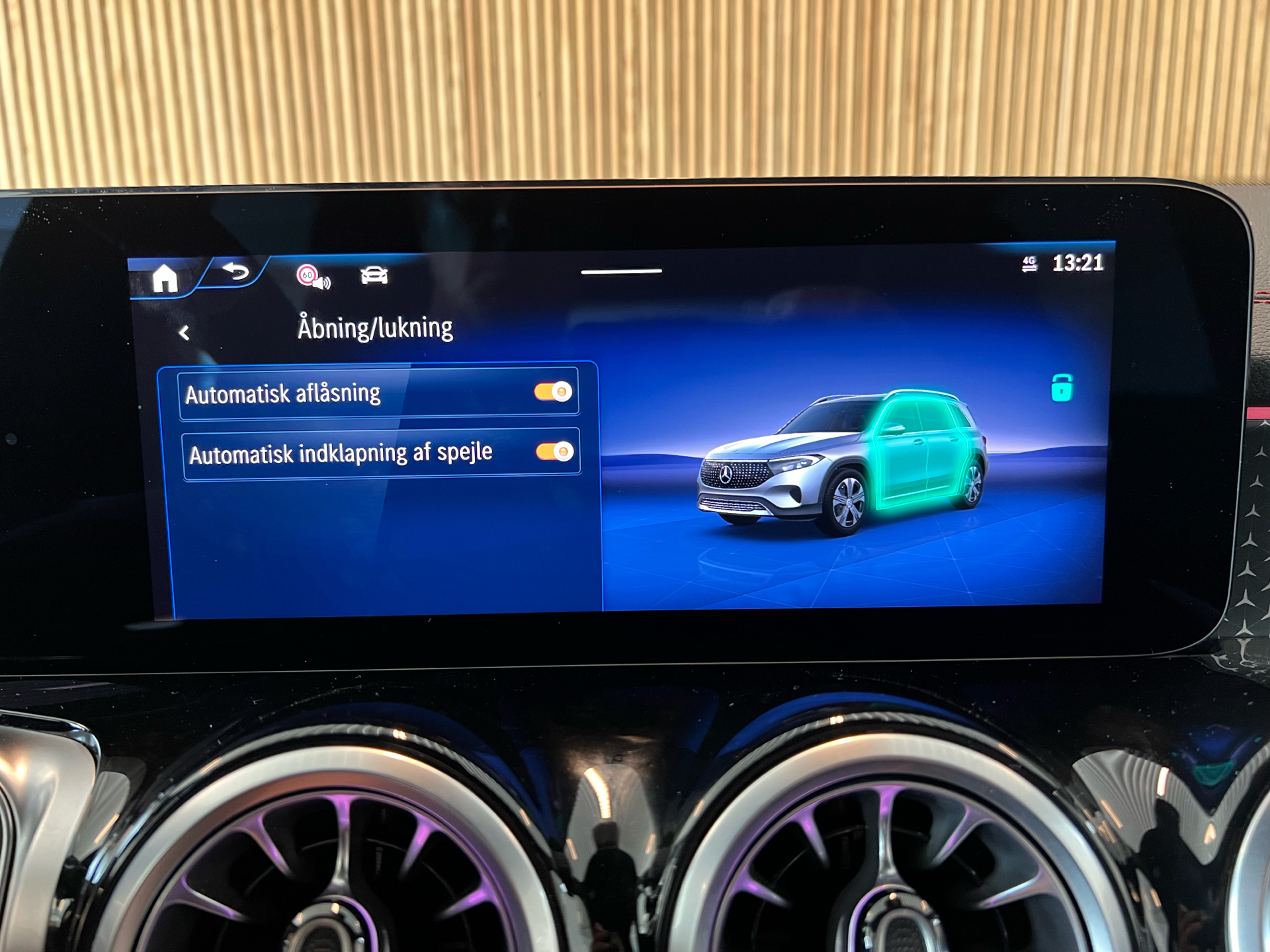 Billede af Mercedes-Benz EQB 300 EL AMG Line 7 Pers. 4Matic 228HK 5d Aut.