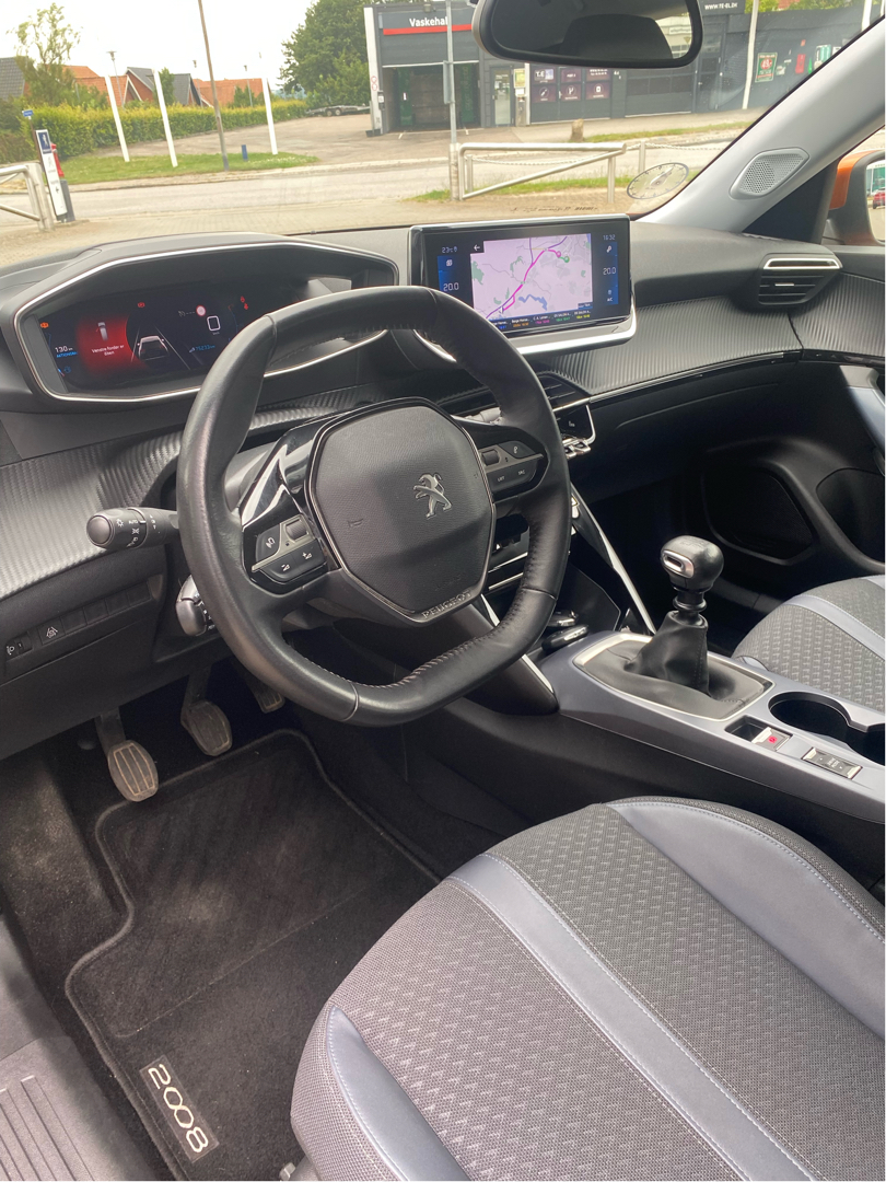 Billede af Peugeot 2008 1,2 PureTech Allure Tour 130HK 5d