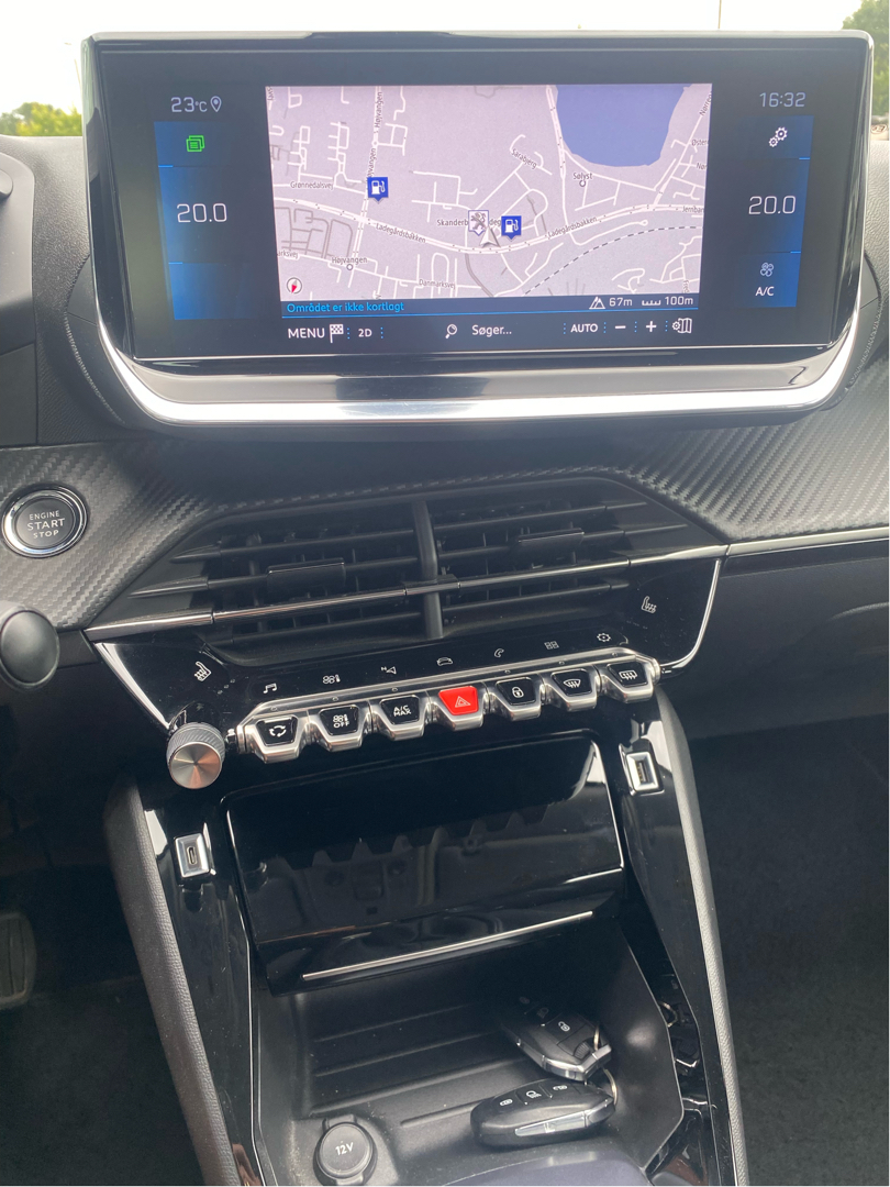 Billede af Peugeot 2008 1,2 PureTech Allure Tour 130HK 5d