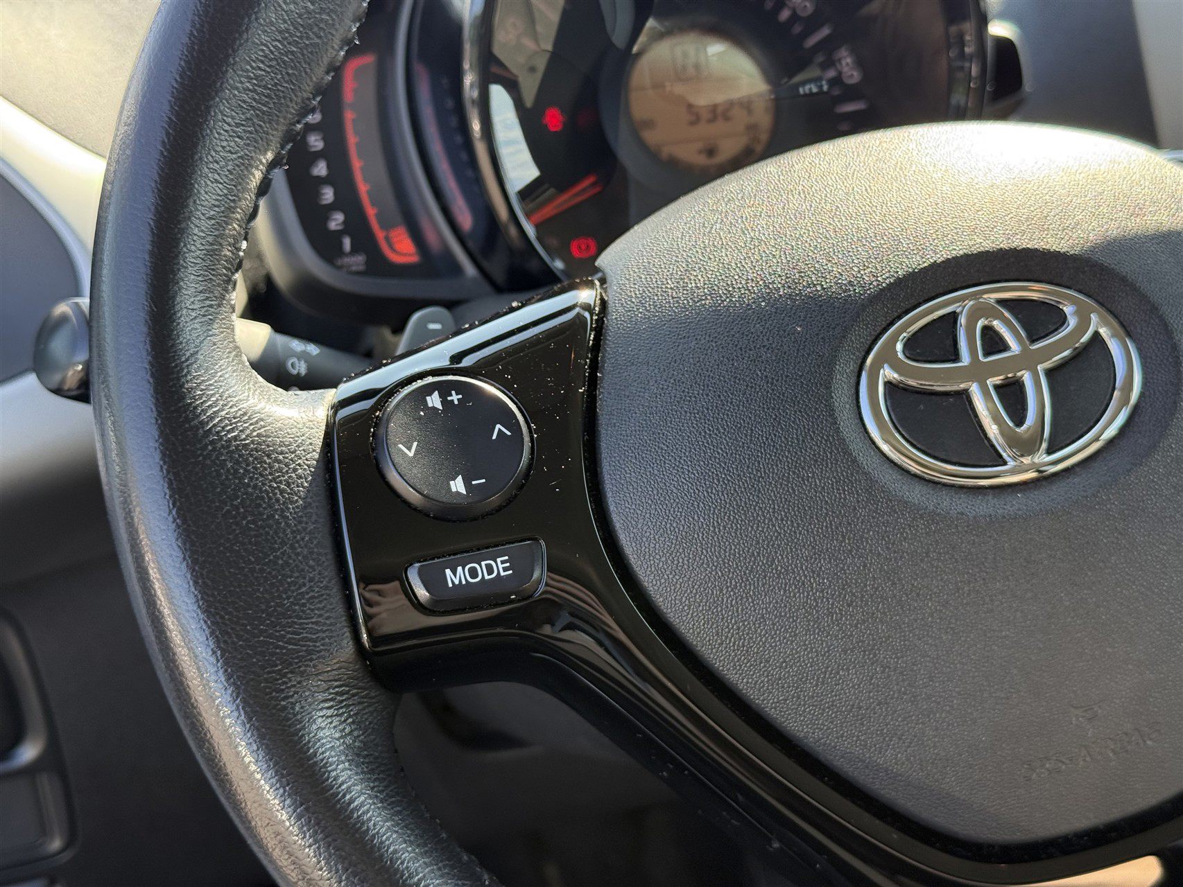 Billede af Toyota Aygo 1,0 VVT-I X-Play + X-Touch X-Shift 69HK 5d Aut.