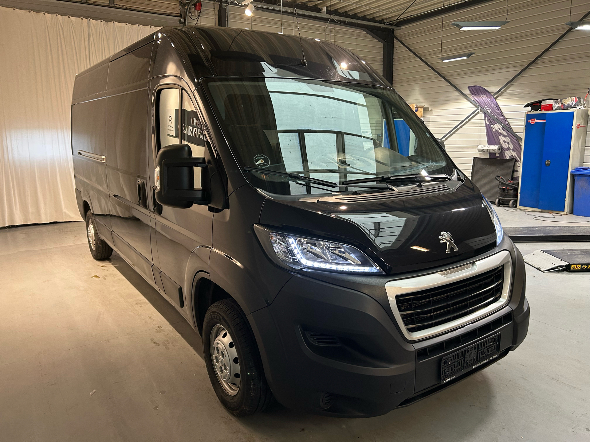 Billede af Peugeot Boxer 335 L3H2 2,2 BlueHDi Premium Pro 165HK Van 6g