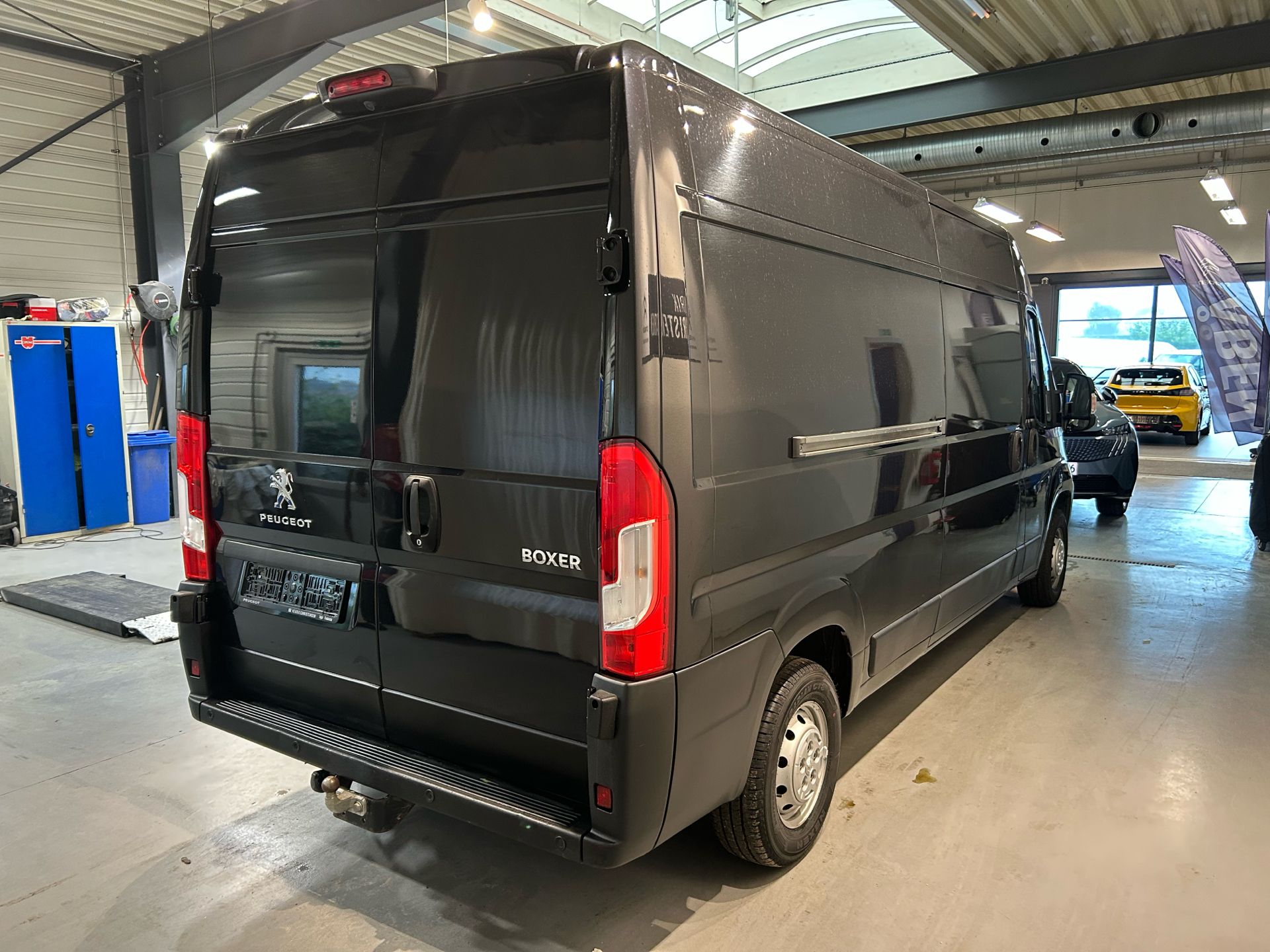 Billede af Peugeot Boxer 335 L3H2 2,2 BlueHDi Premium Pro 165HK Van 6g