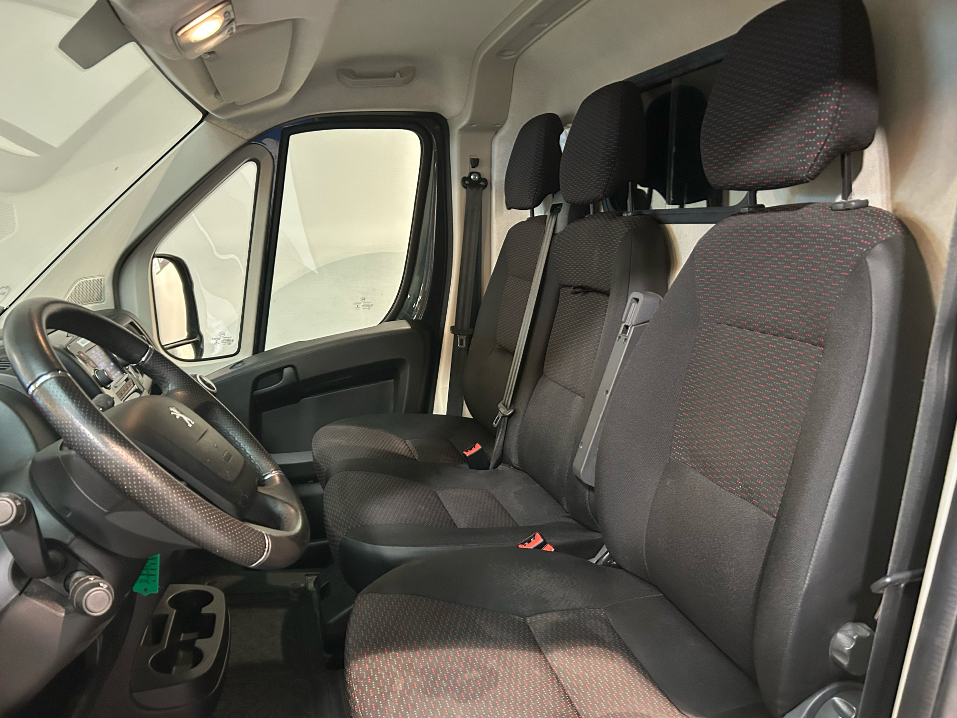Billede af Peugeot Boxer 335 L3H2 2,2 BlueHDi Premium Pro 165HK Van 6g