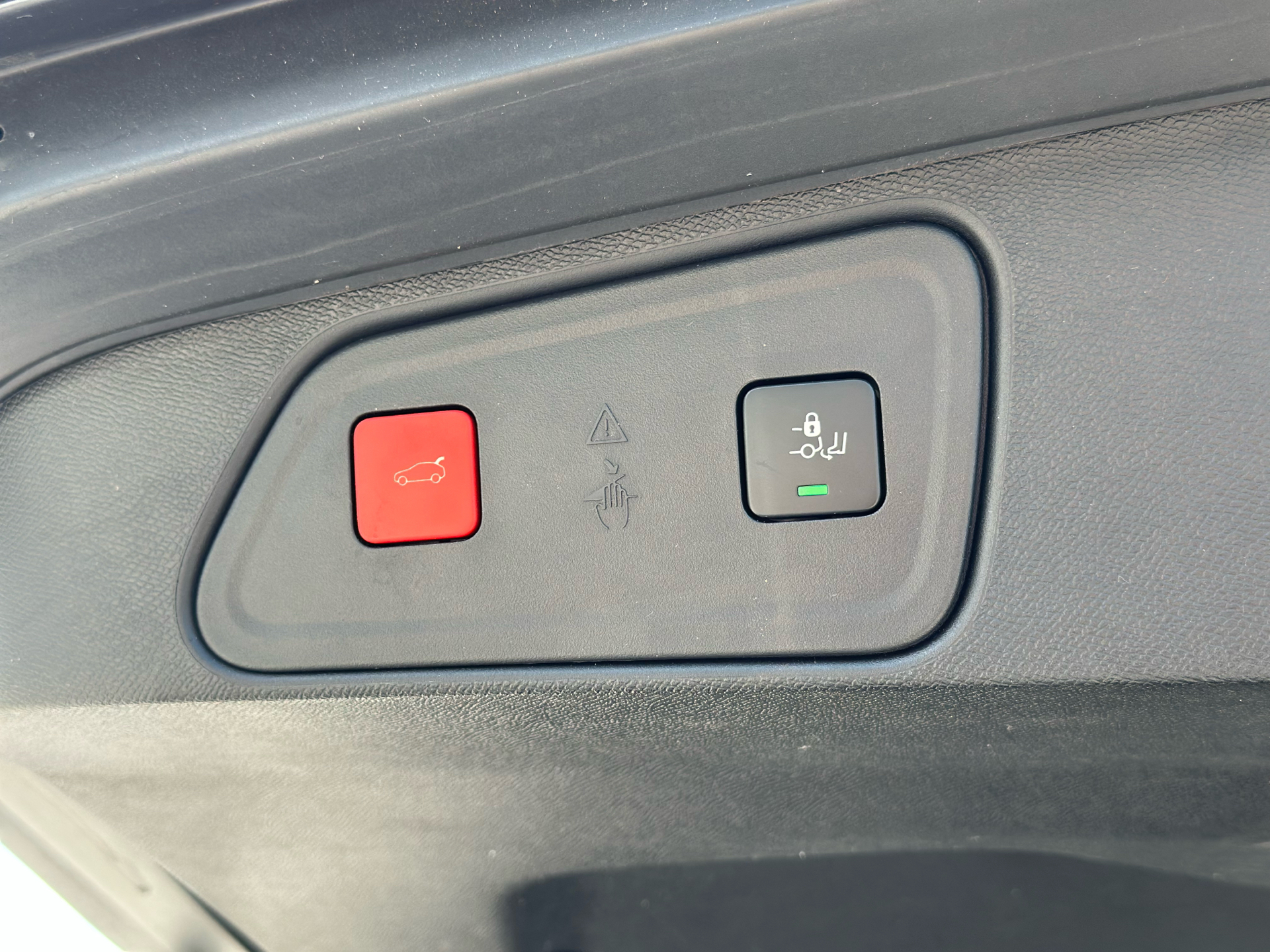 Billede af Peugeot 3008 1,6 PureTech  Plugin-hybrid First Selection EAT8 225HK 5d 8g Aut.