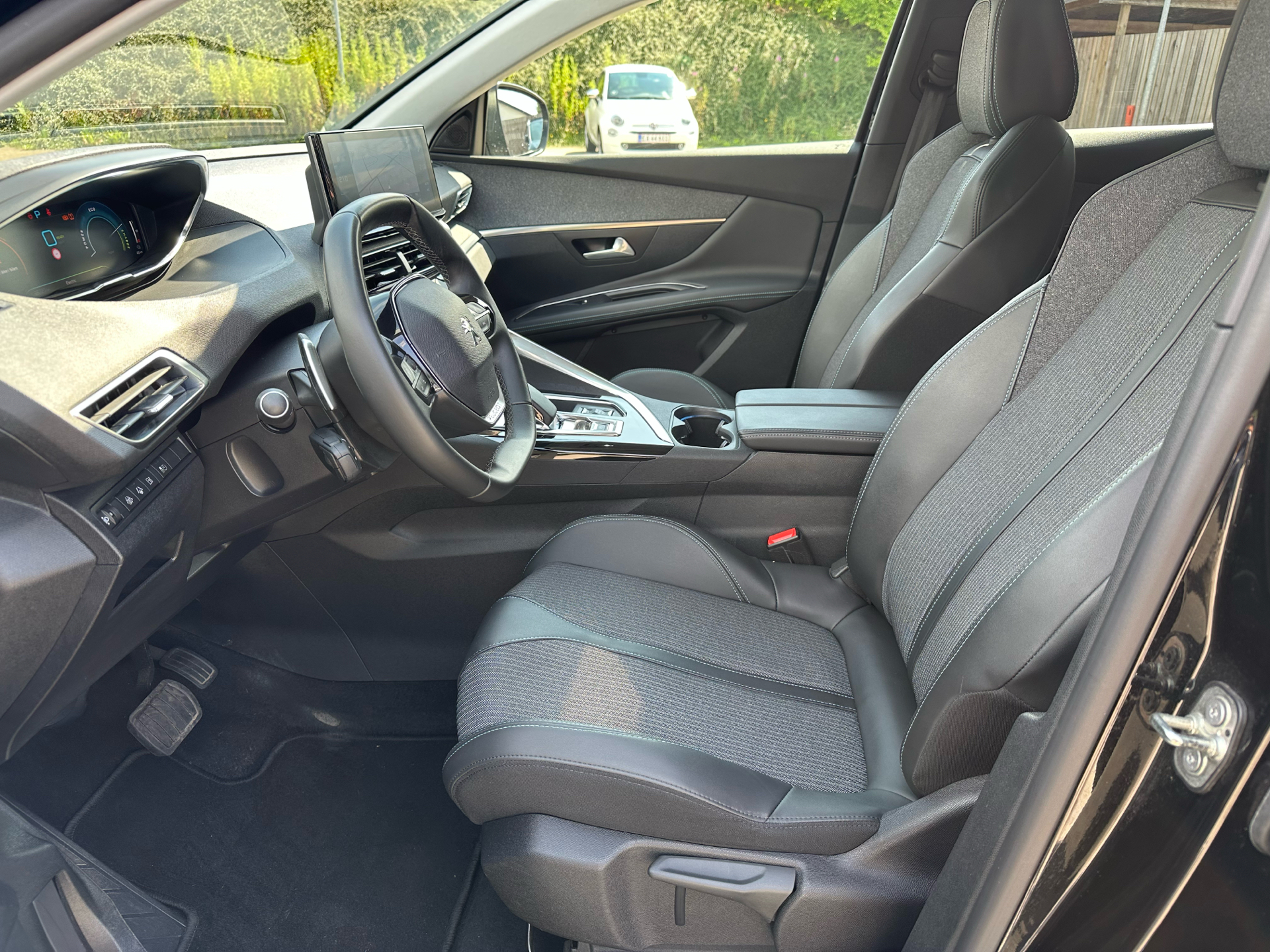 Billede af Peugeot 3008 1,6 PureTech  Plugin-hybrid First Selection EAT8 225HK 5d 8g Aut.