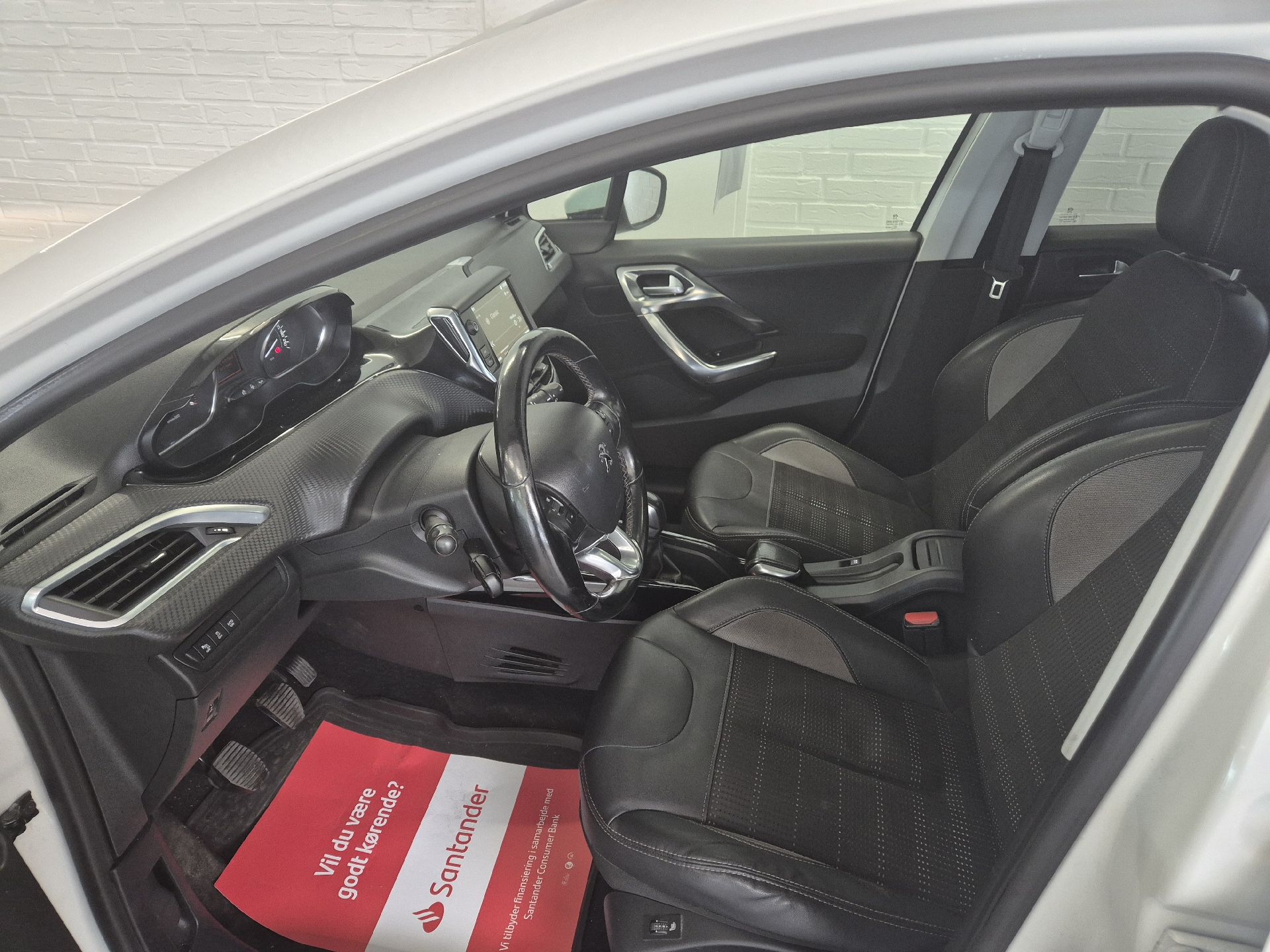 Billede af Peugeot 2008 1,6 BlueHDi Desire Sky 100HK