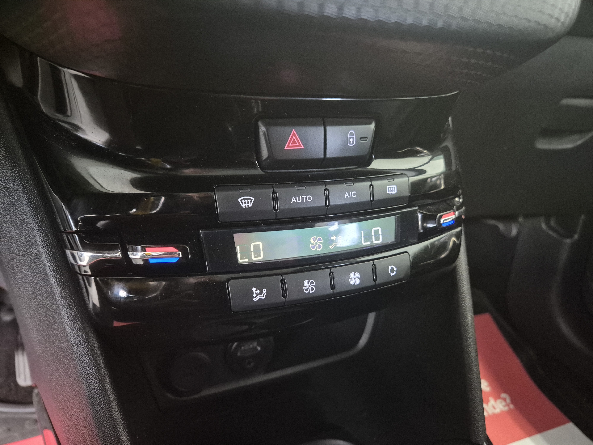 Billede af Peugeot 2008 1,6 BlueHDi Desire Sky 100HK