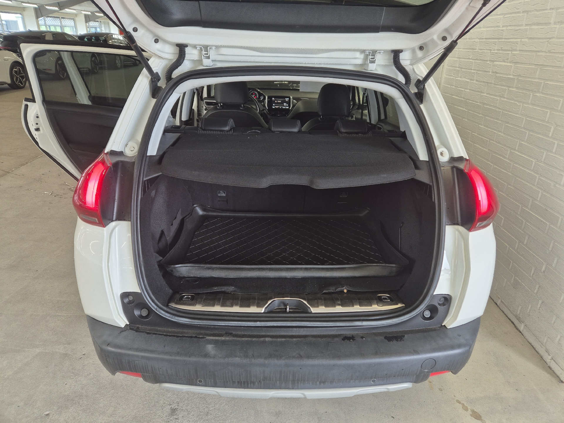 Billede af Peugeot 2008 1,6 BlueHDi Desire Sky 100HK