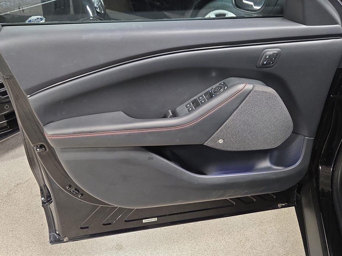 Billede af Ford Mustang Mach-E Van EL SR Premium 269HK Van Aut. 