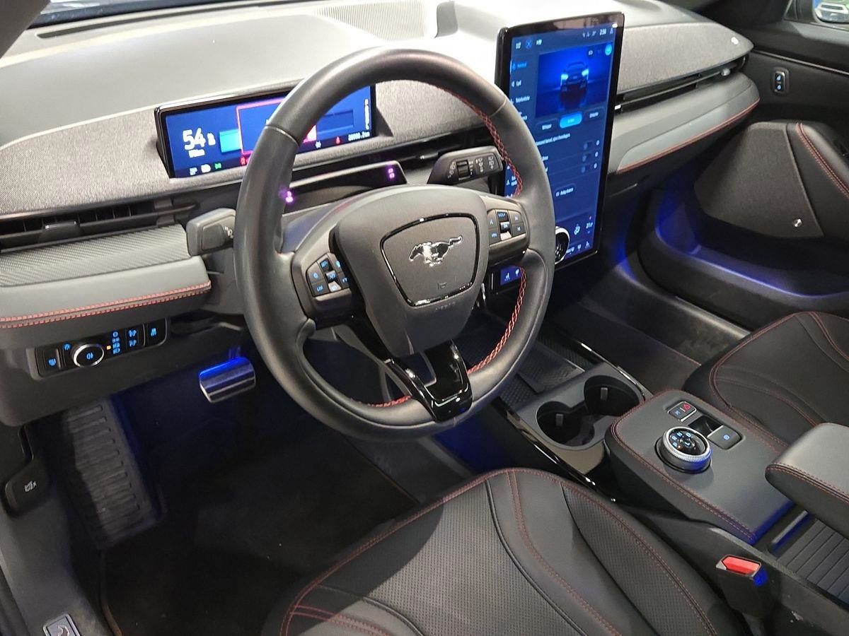 Billede af Ford Mustang Mach-E Van EL SR Premium 269HK Van Aut. 