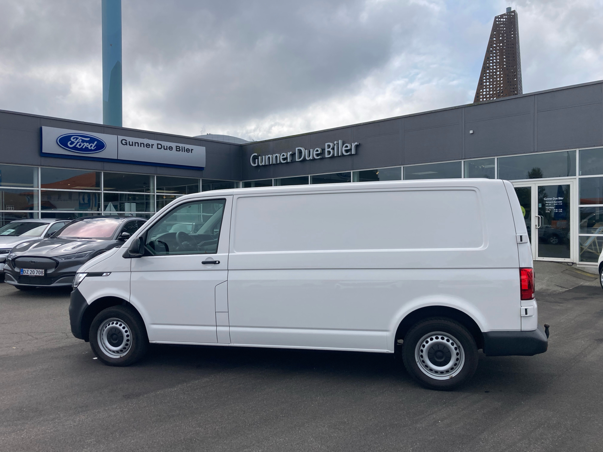 Billede af VW Transporter Lang 2,0 TDI BMT DSG 150HK Van 7g Aut.