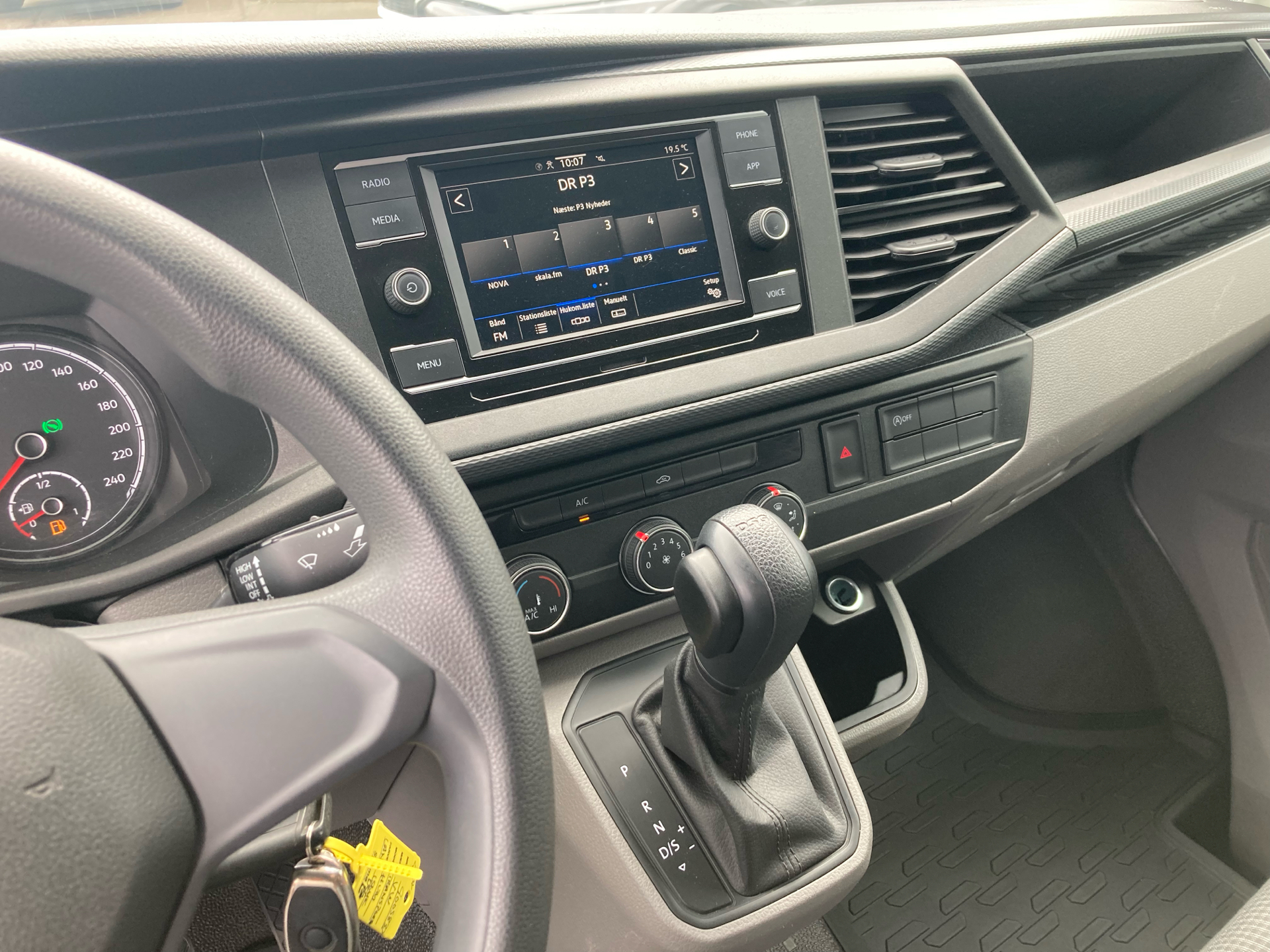 Billede af VW Transporter Lang 2,0 TDI BMT DSG 150HK Van 7g Aut.