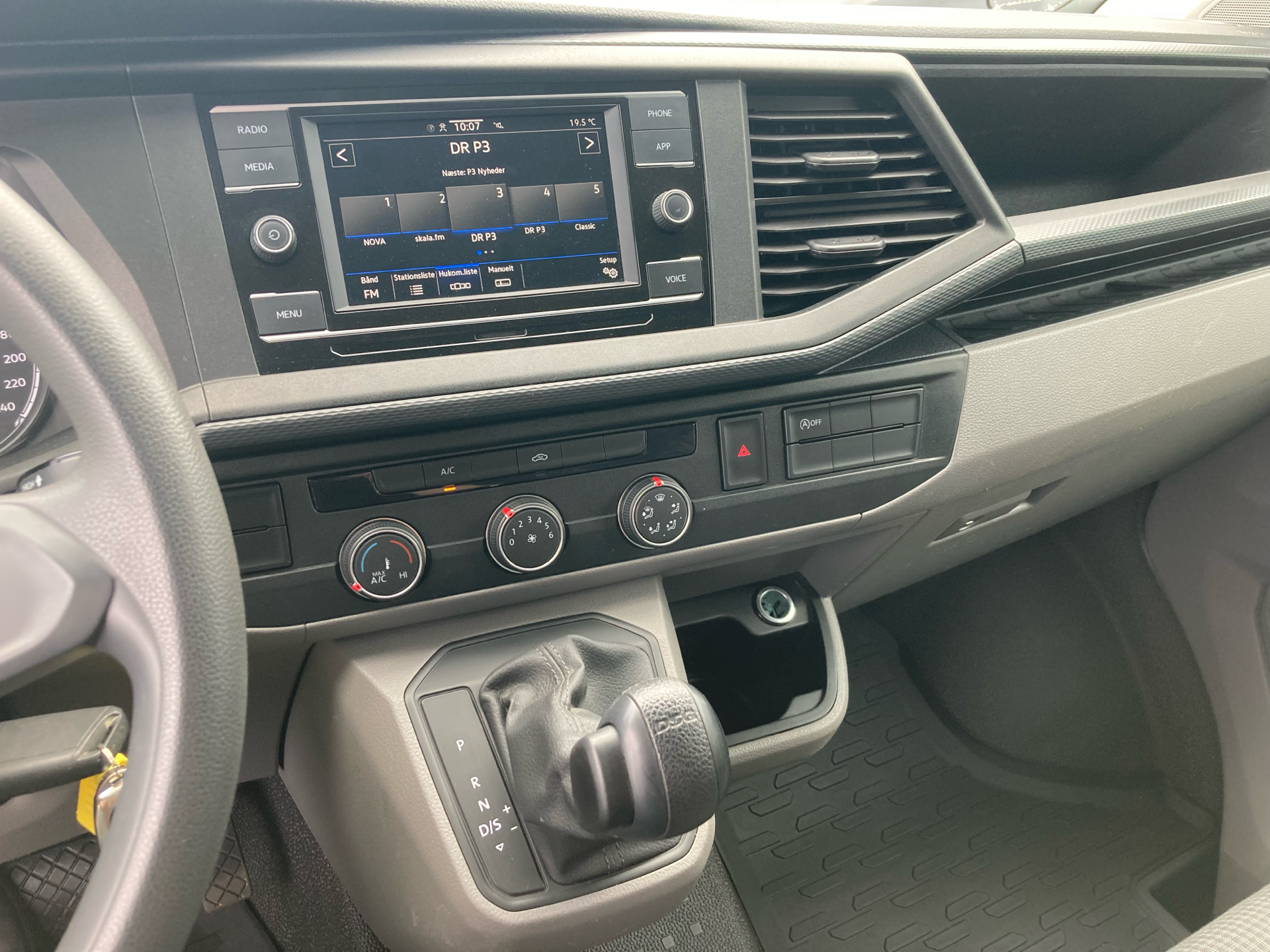 Billede af VW Transporter Lang 2,0 TDI BMT DSG 150HK Van 7g Aut.