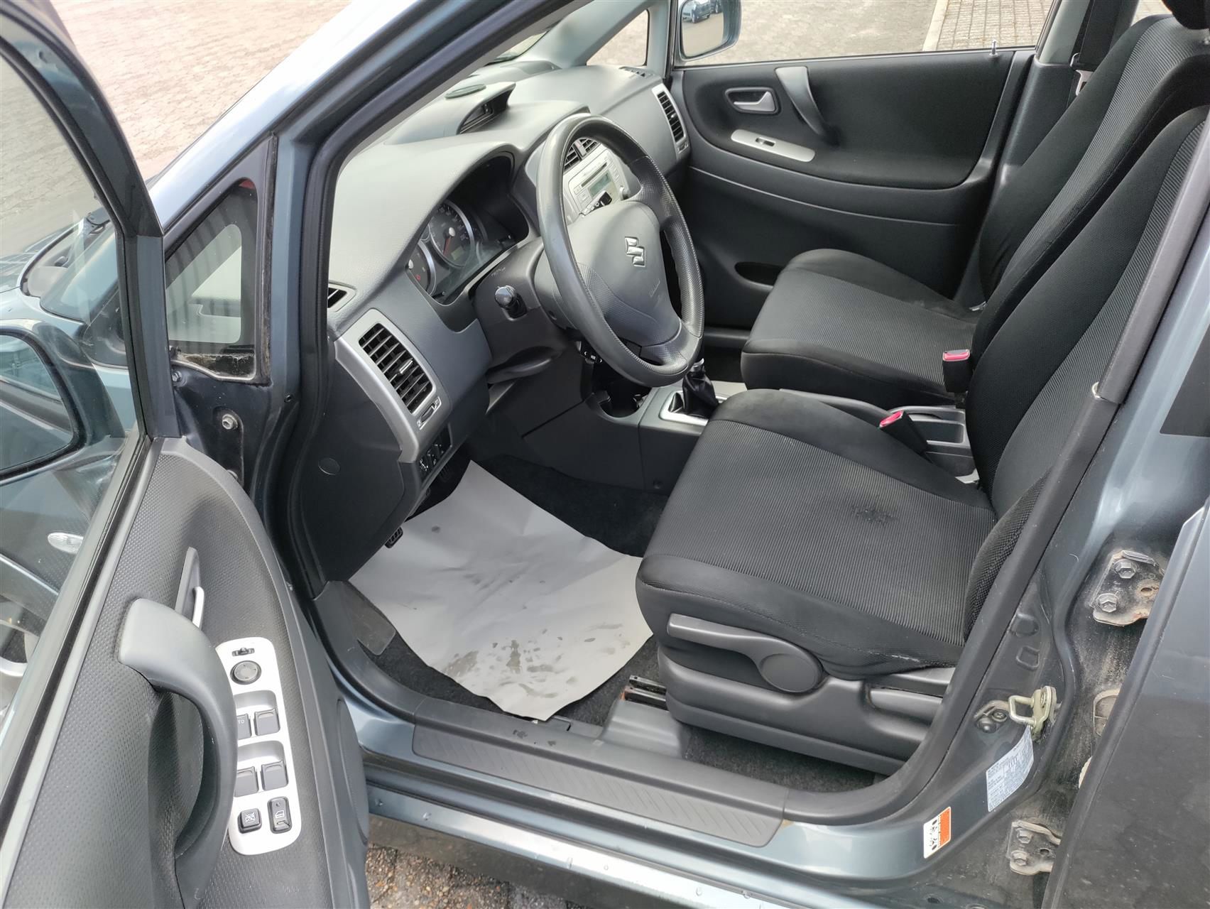 Billede af Suzuki Liana 1,6 GL 106HK 5d